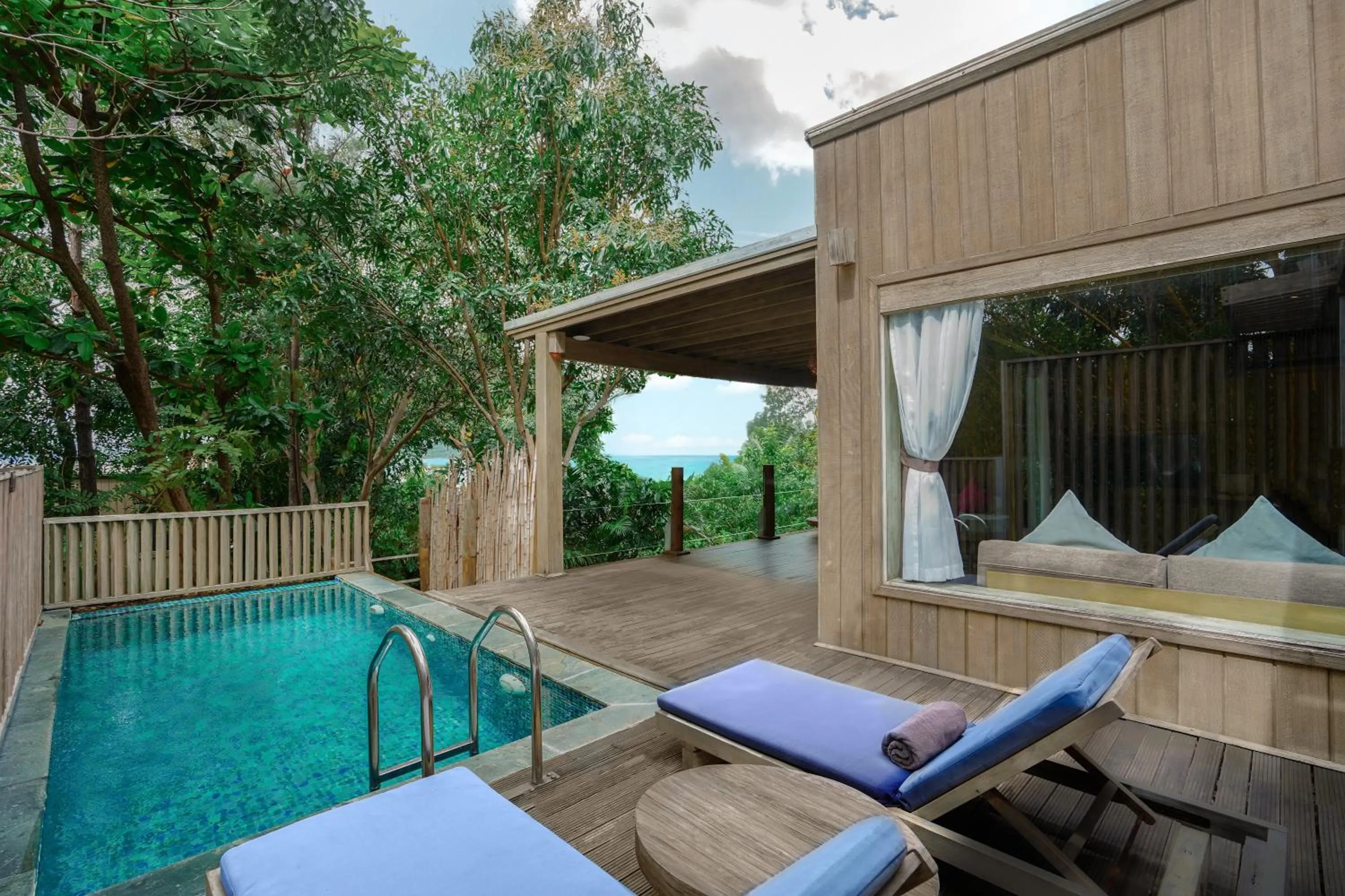 Swimming pool in An Lam Retreats Ninh Van Bay