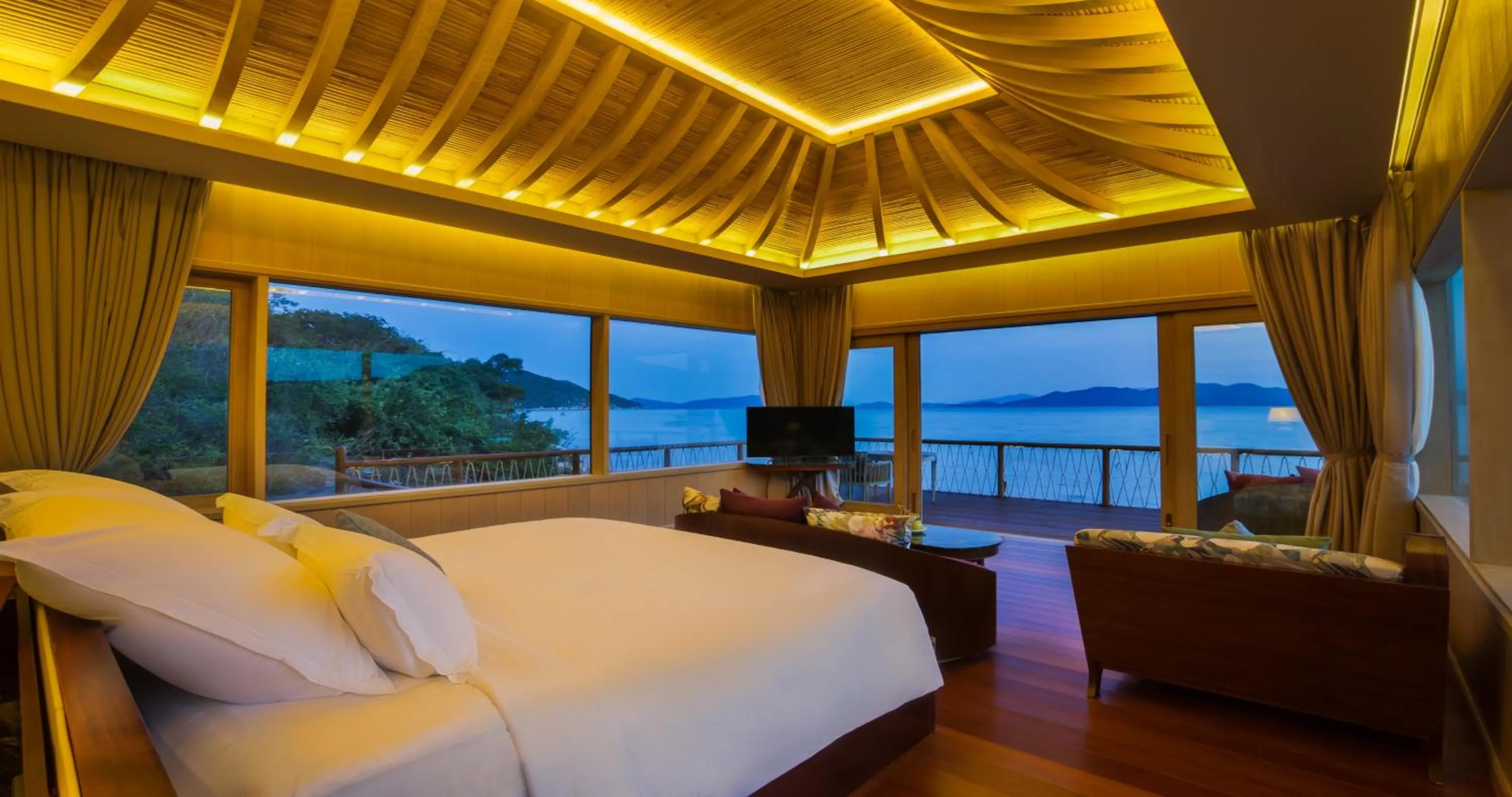 Bedroom, Bed in An Lam Retreats Ninh Van Bay