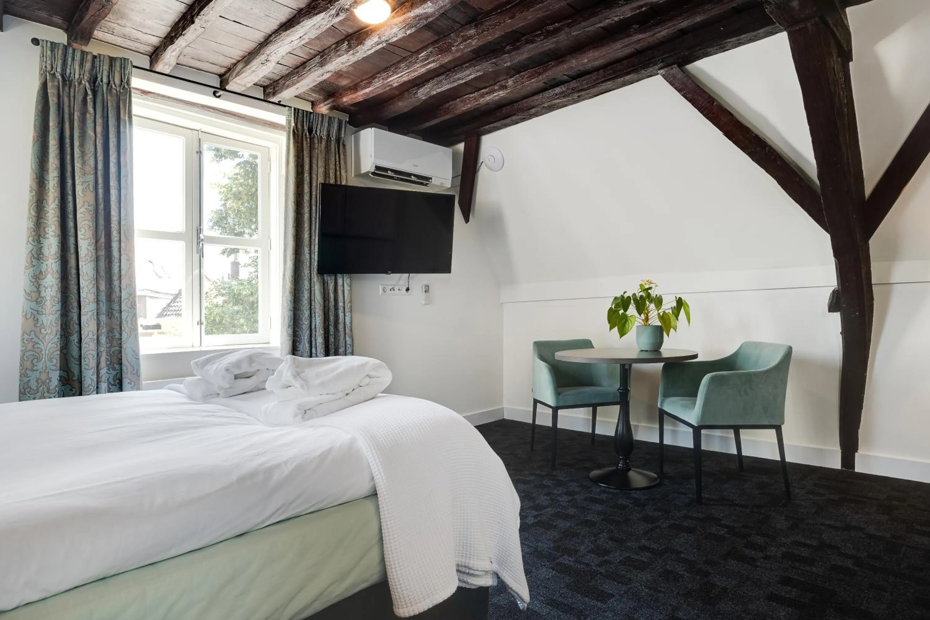 Bed in Uylenhof Hotel