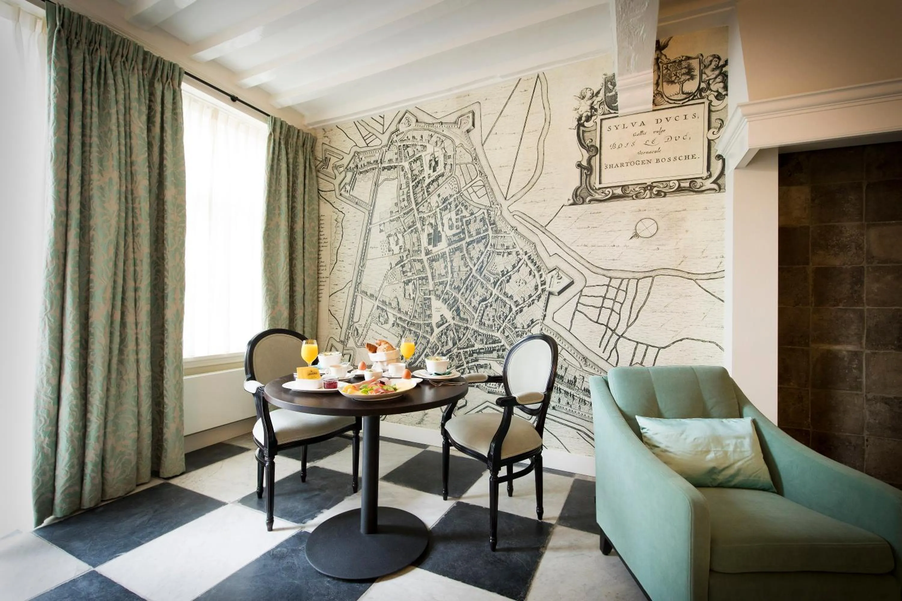 Dining area in Uylenhof Hotel