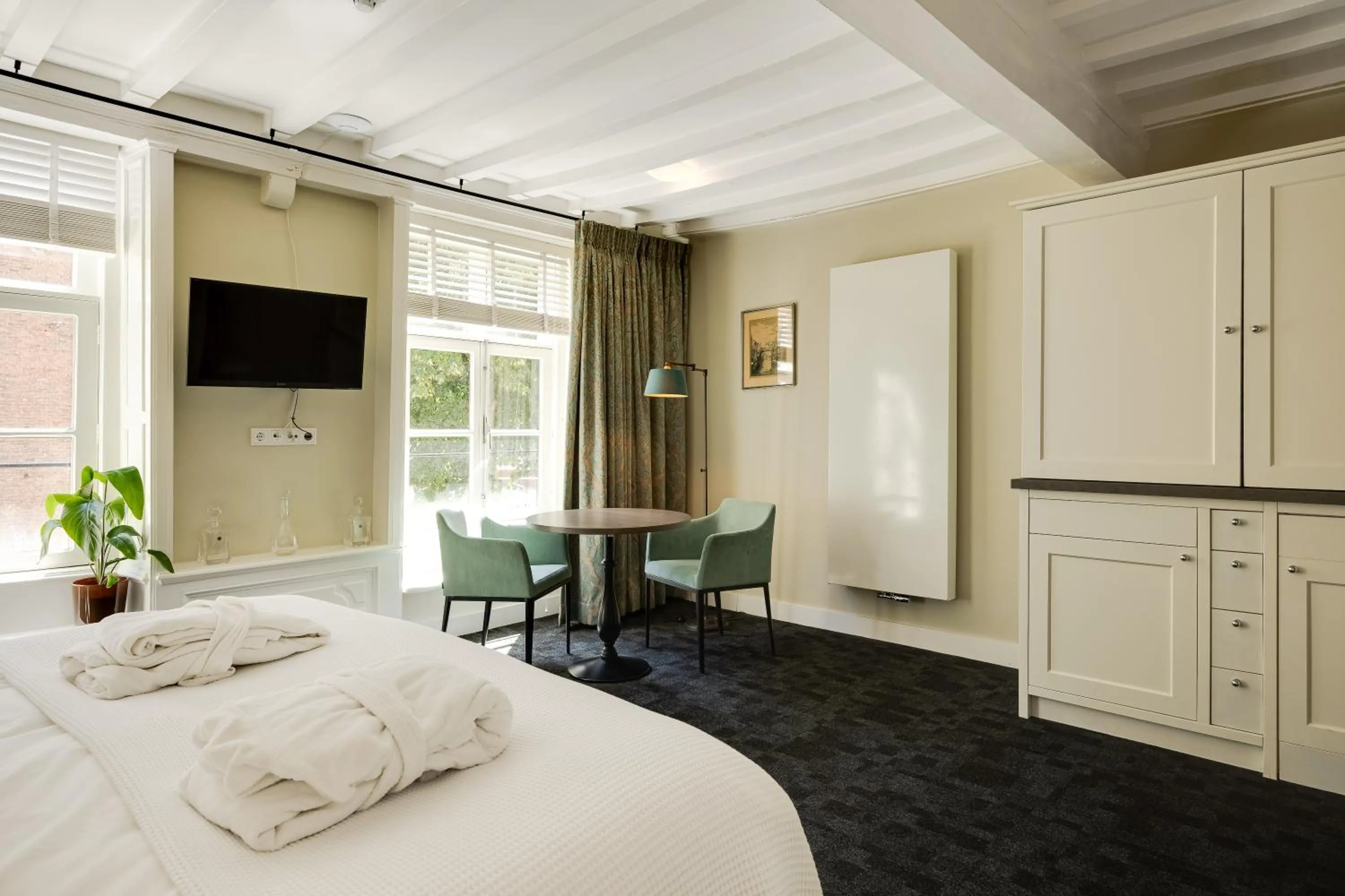 Bed in Uylenhof Hotel