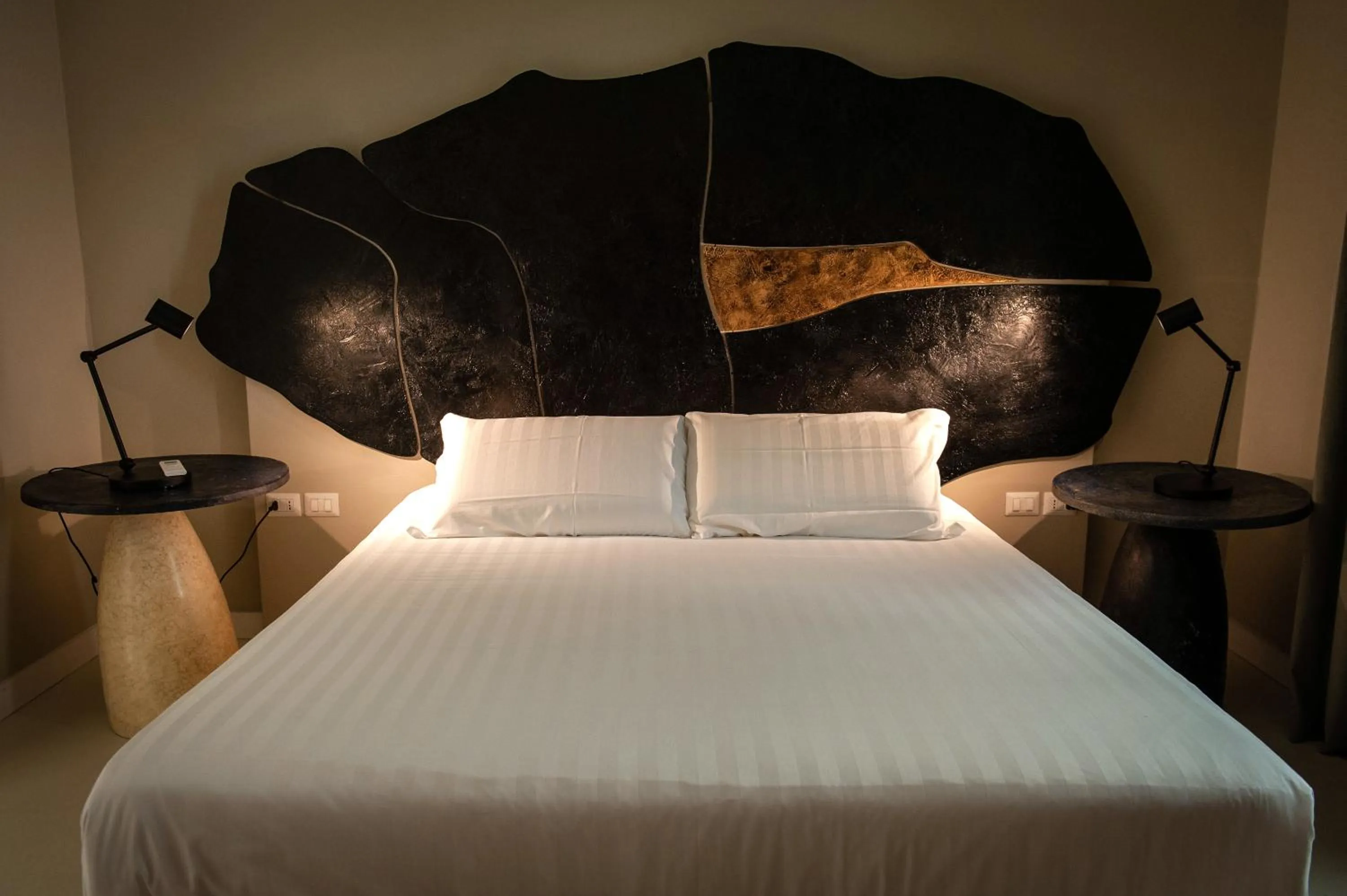 Bed in Atelier Inès Arts & Suites