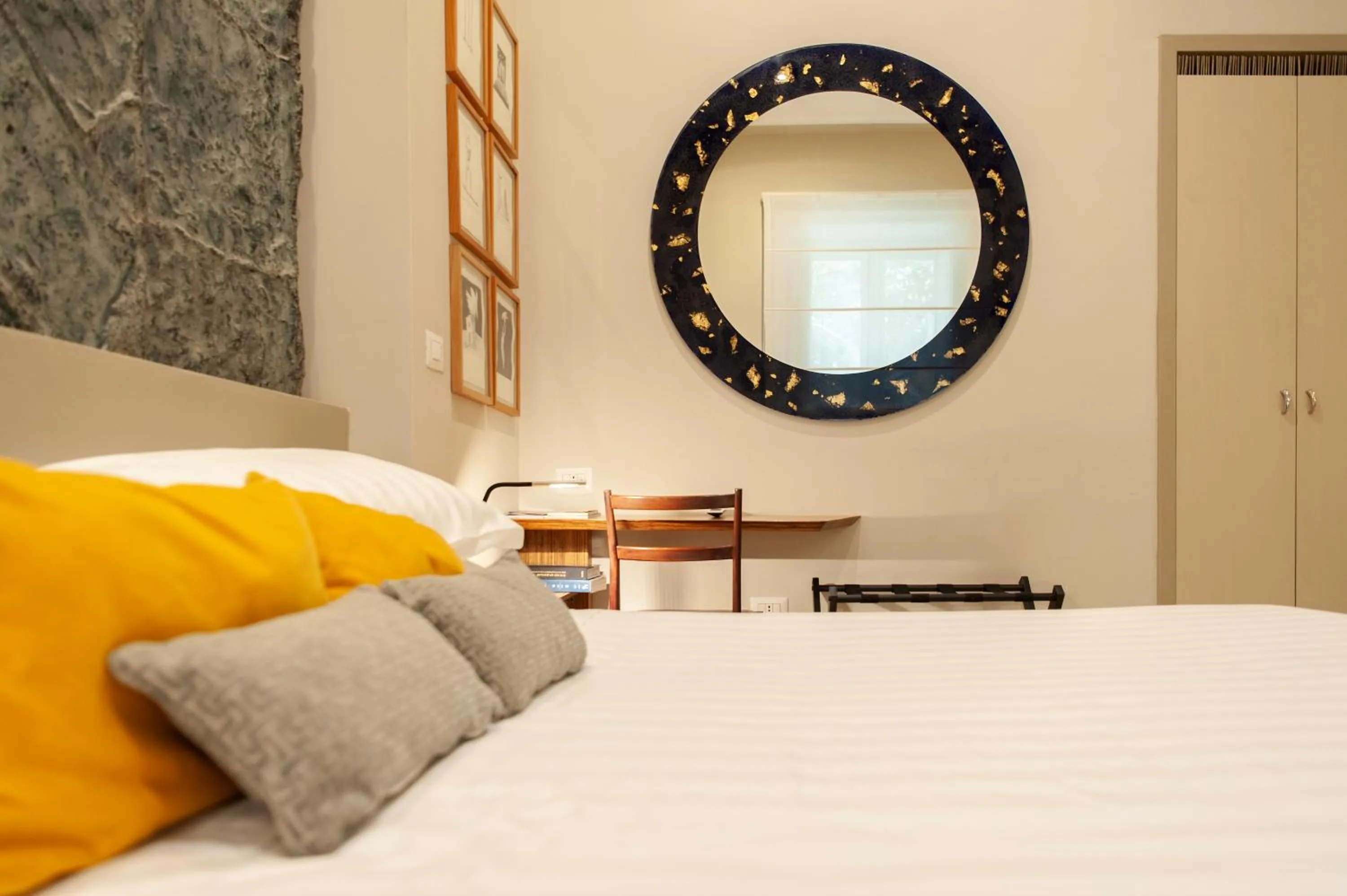 Bed in Atelier Inès Arts & Suites