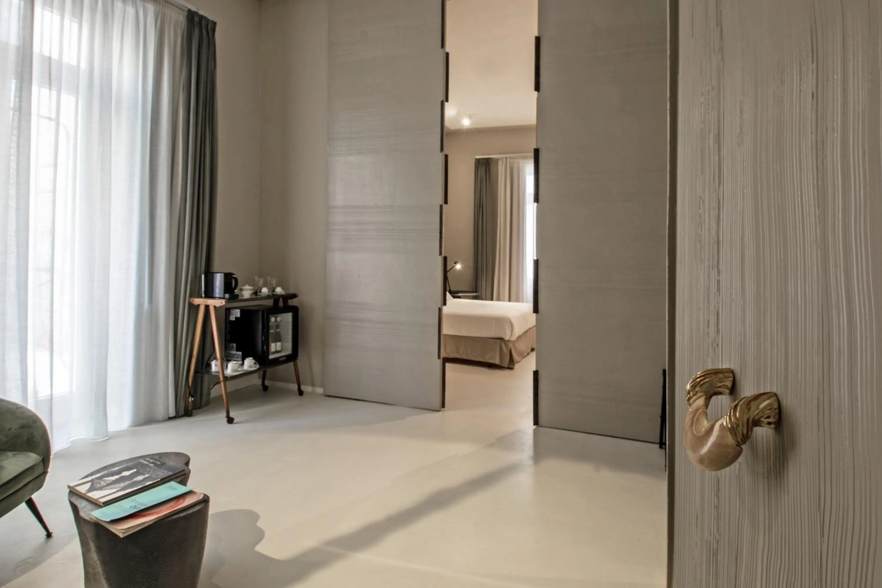 Bed in Atelier Inès Arts & Suites