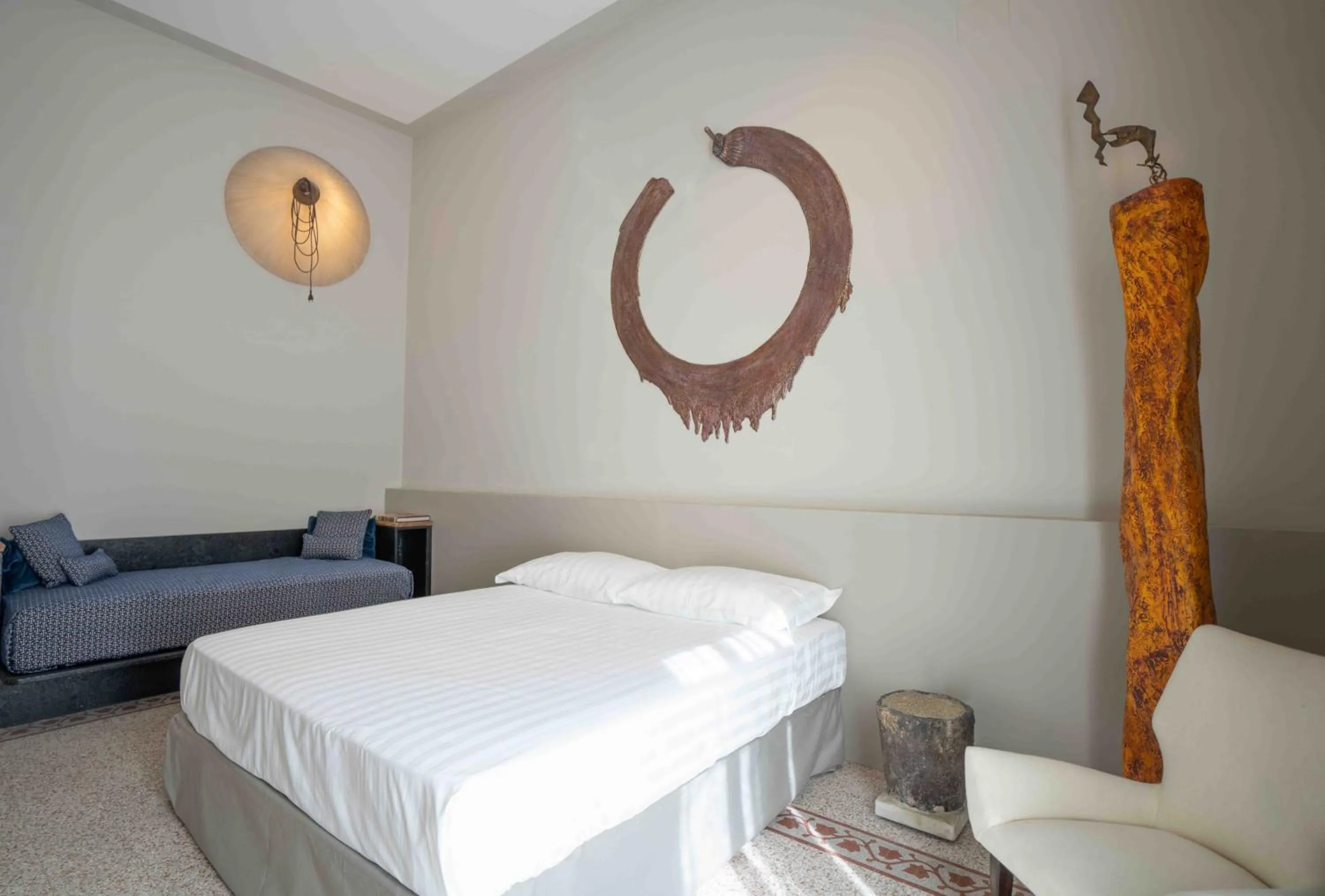 Bed in Atelier Inès Arts & Suites