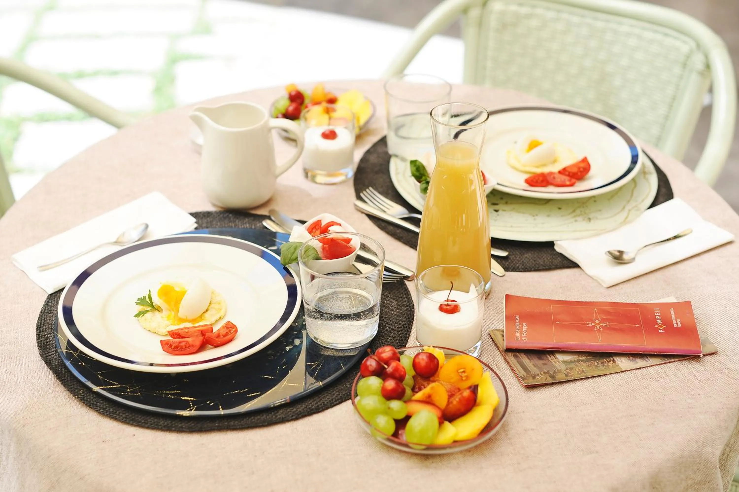 Breakfast in Atelier Inès Arts & Suites