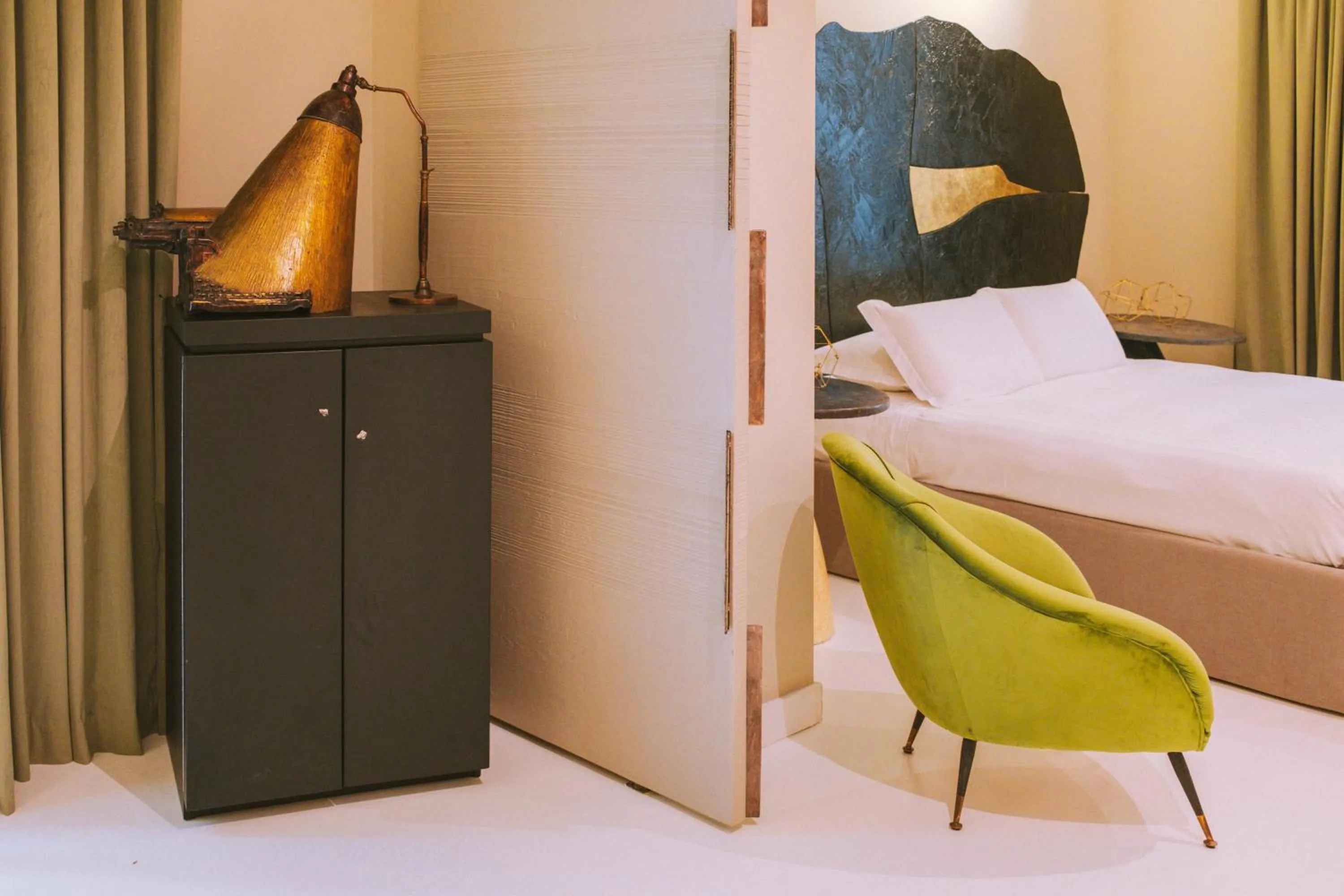 Bed in Atelier Inès Arts & Suites