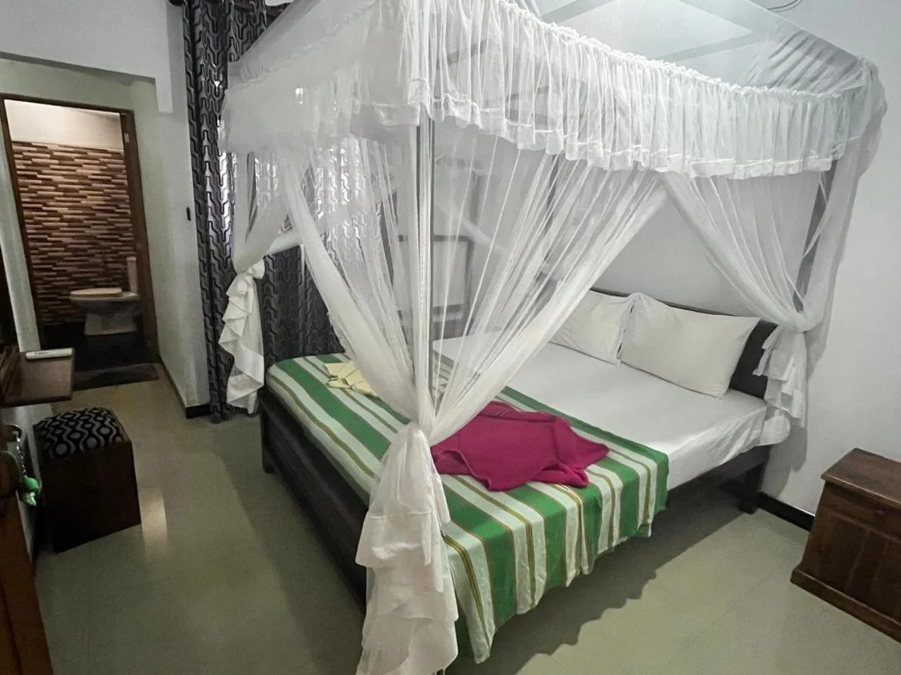 Bedroom, Bed in Windy Garden