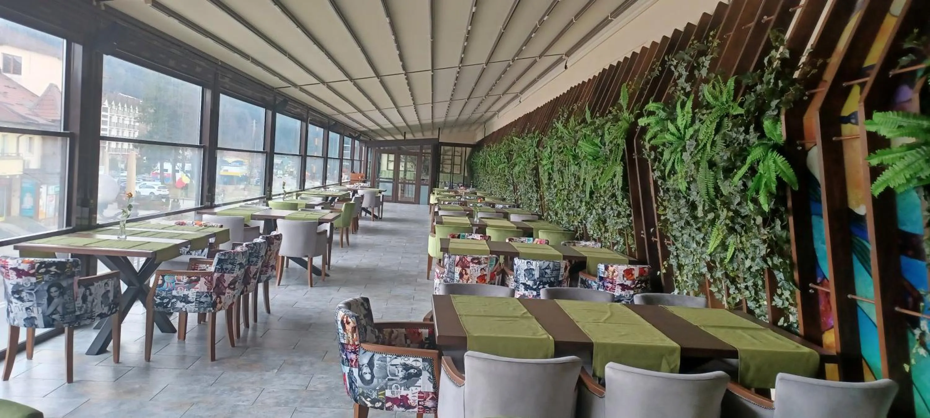 Restaurant/places to eat in Hotel Carmen