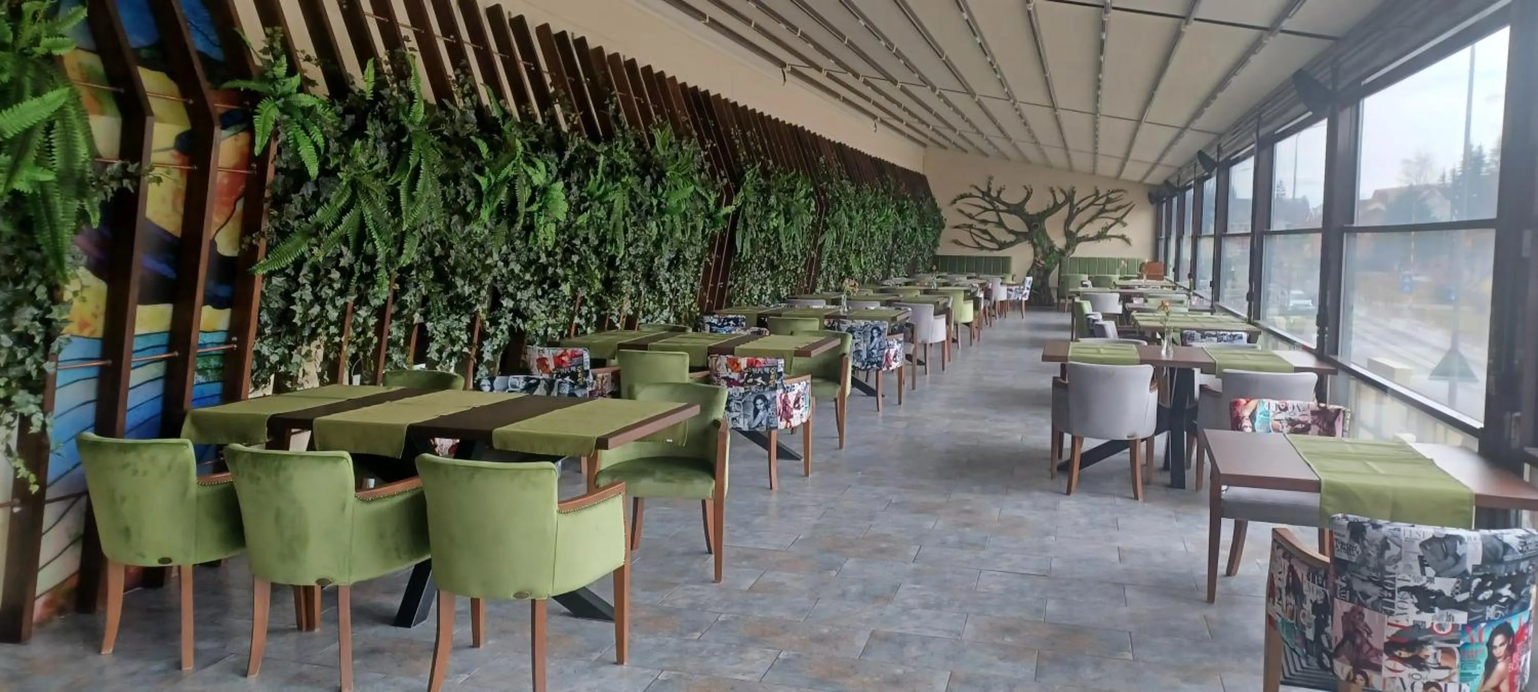 Restaurant/places to eat in Hotel Carmen