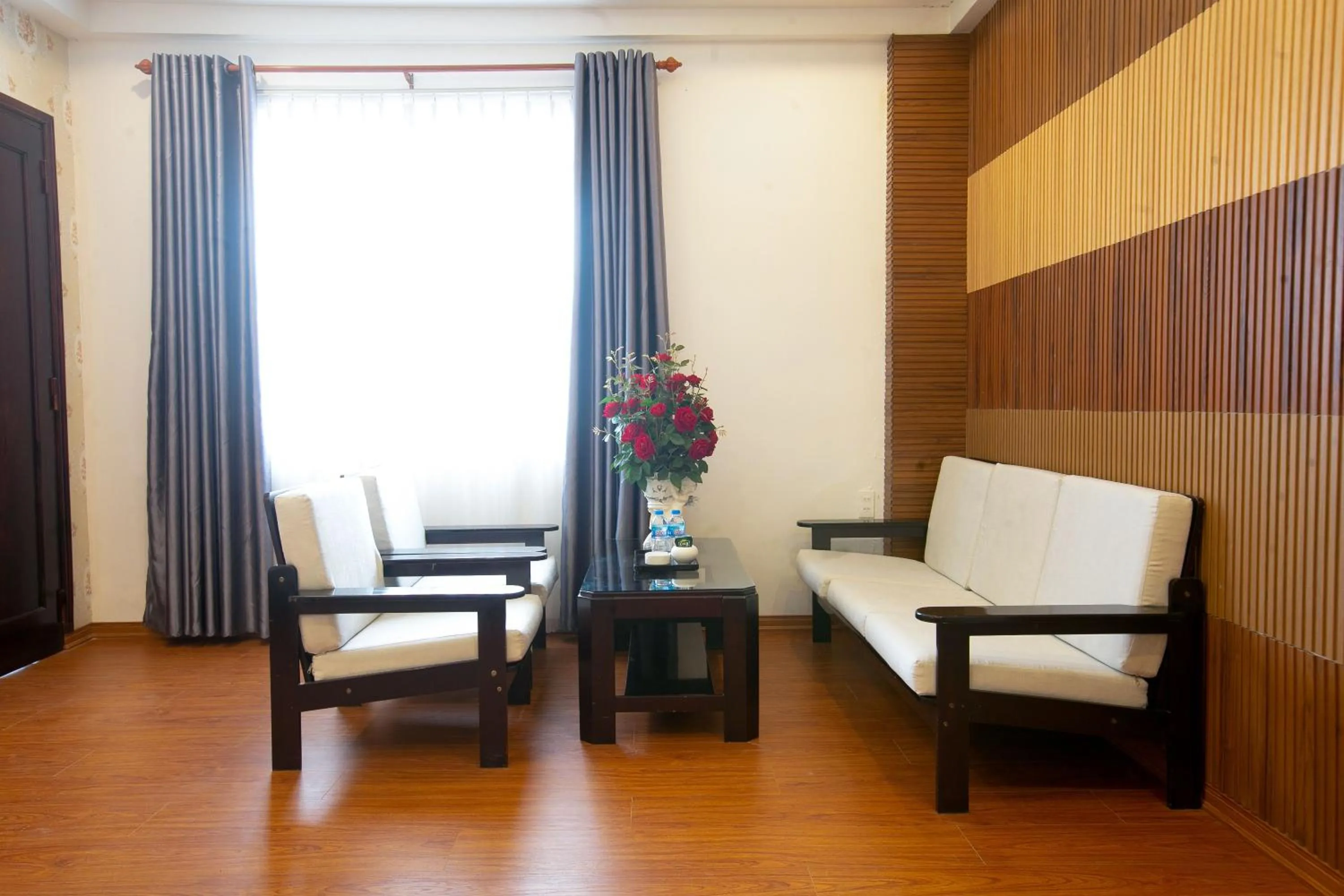 Seating area in Tre Xanh Hotel