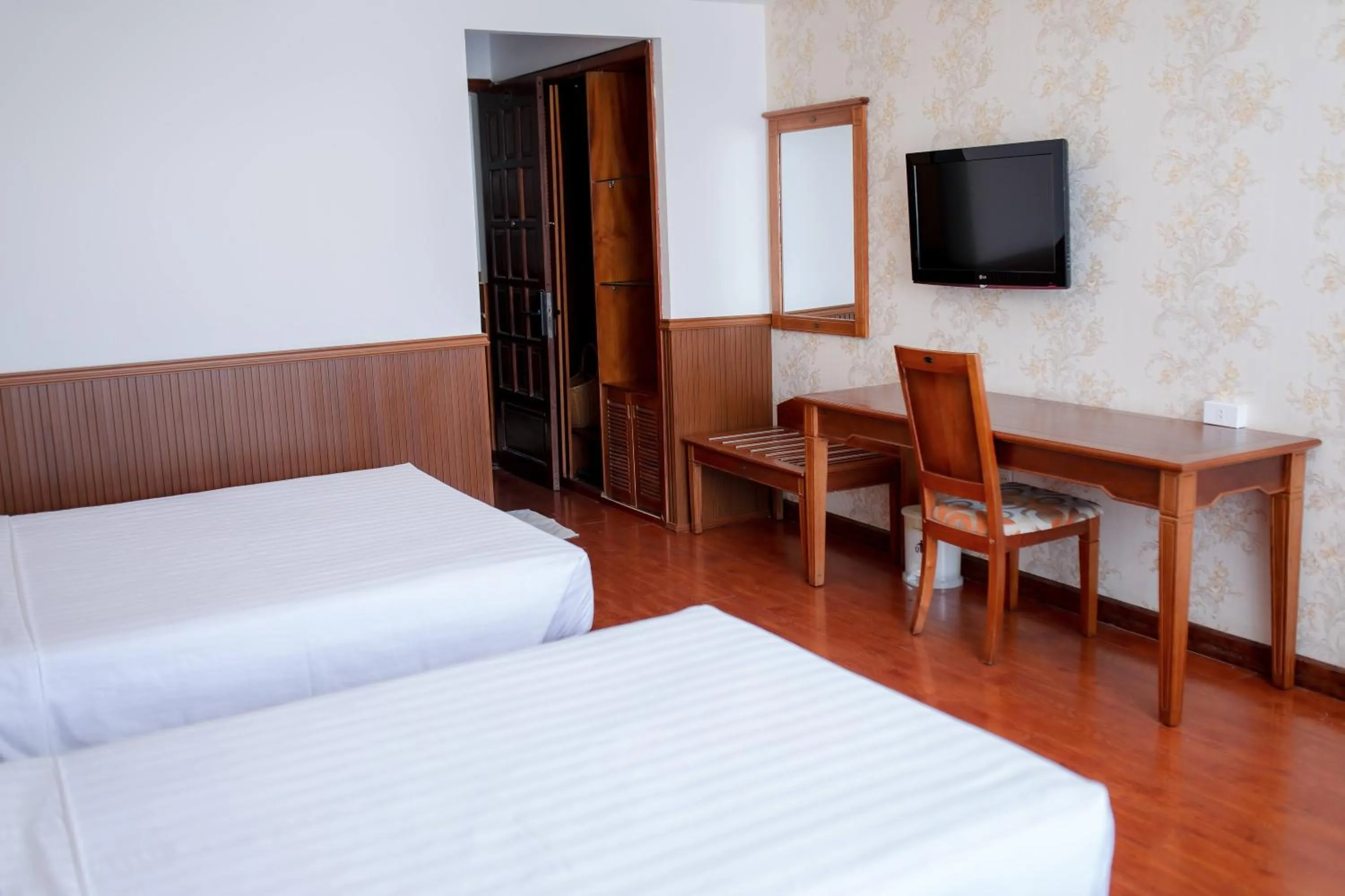 Communal lounge/ TV room, Bed in Tre Xanh Hotel