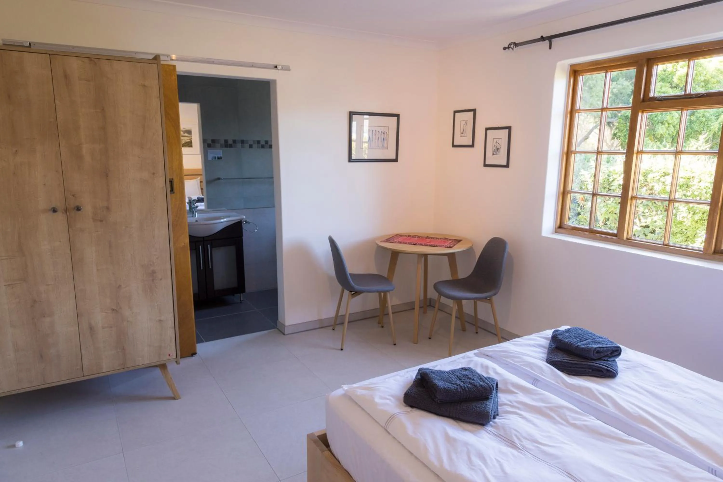 Property building, Bed in Hout Bay Lodge