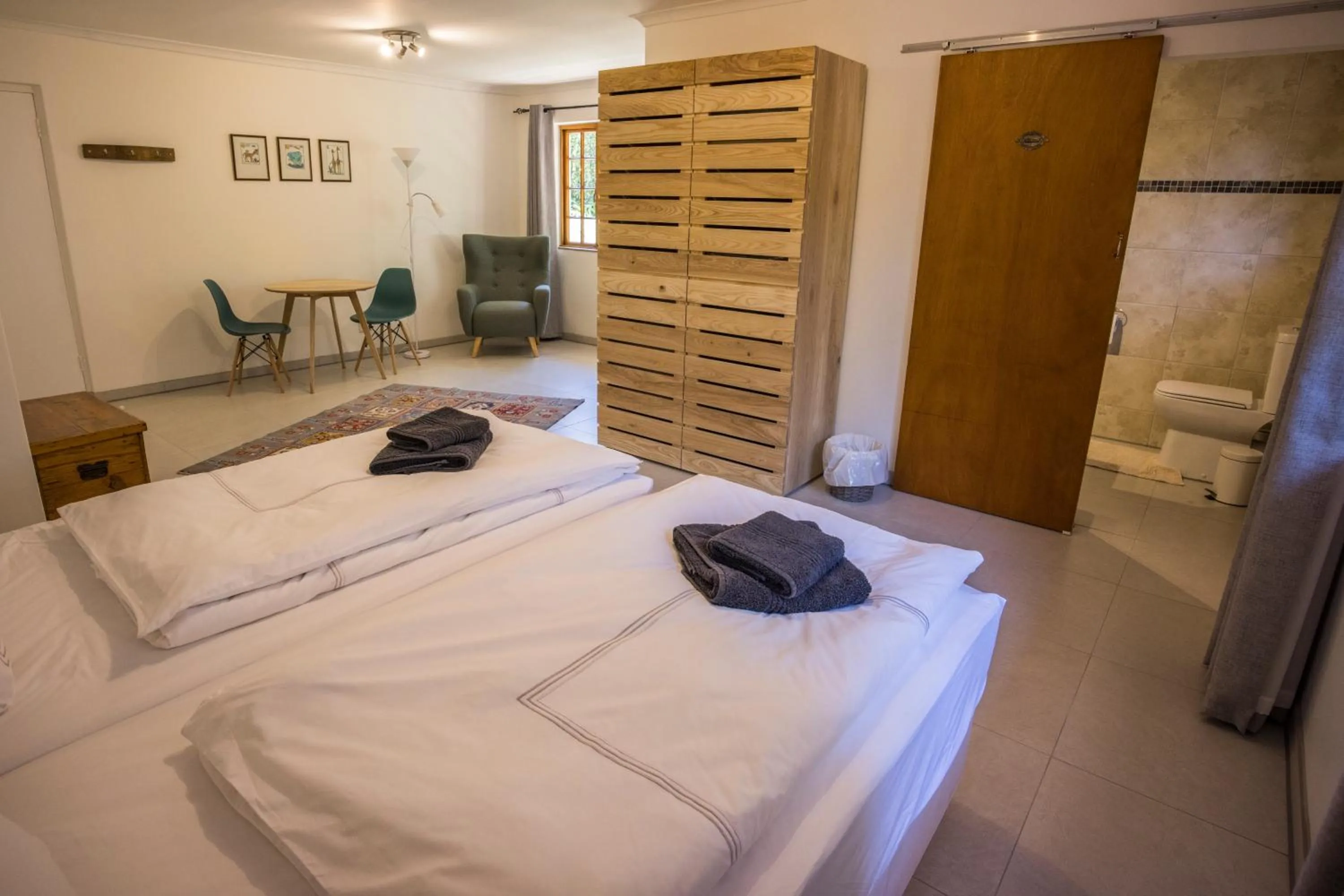 Photo of the whole room, Bed in Hout Bay Lodge
