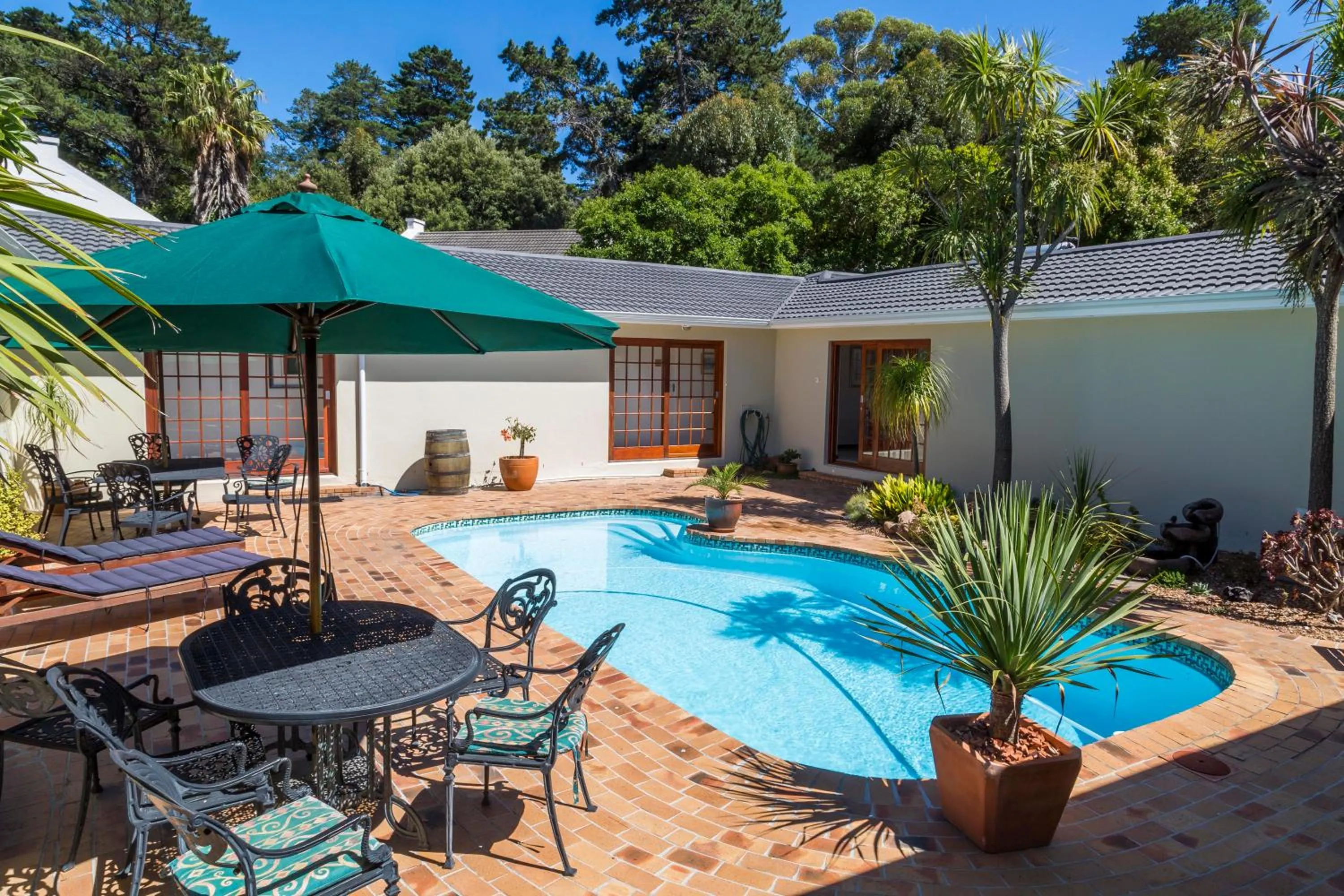 Swimming pool in Hout Bay Lodge