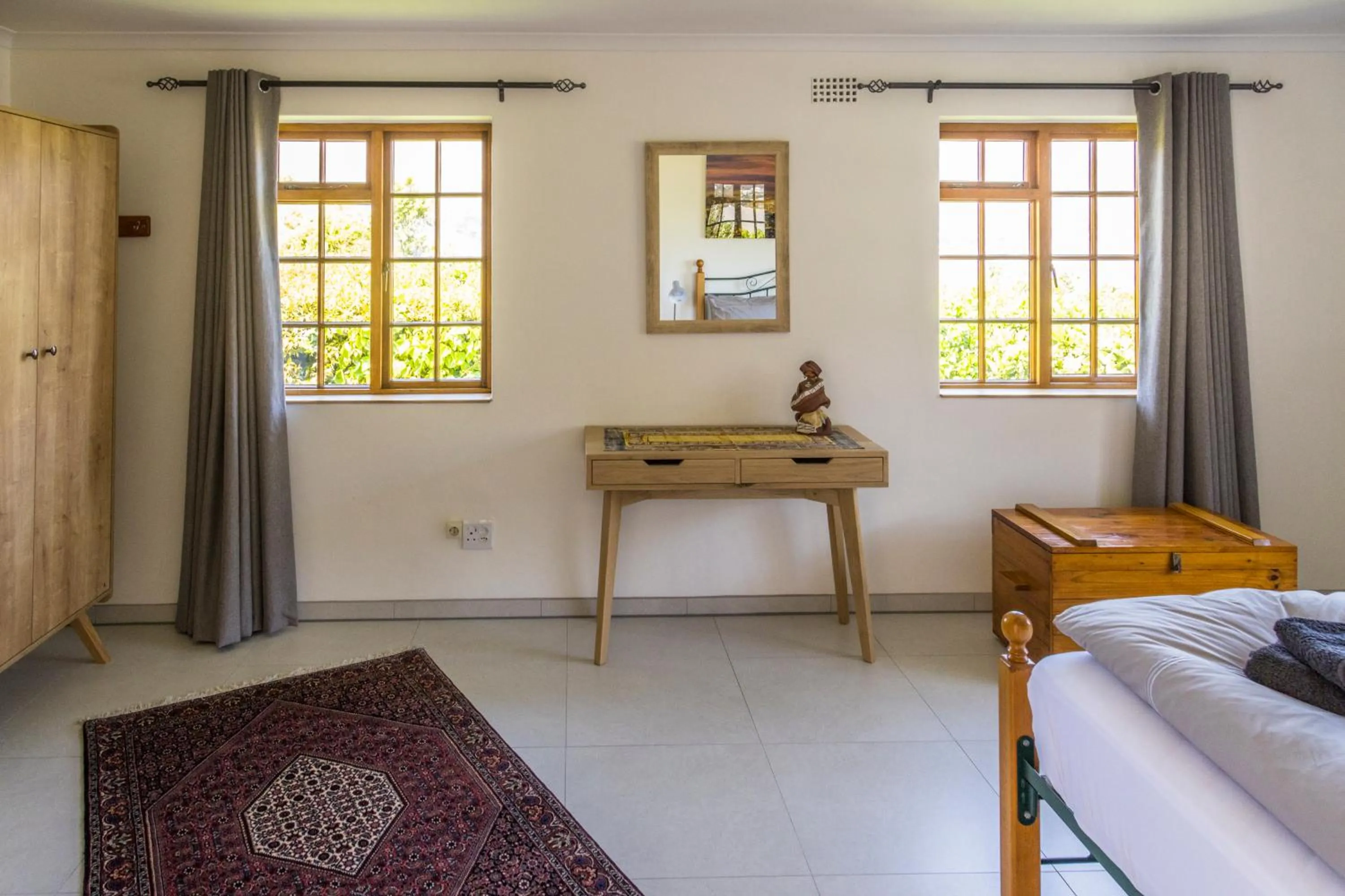Property building, Bed in Hout Bay Lodge