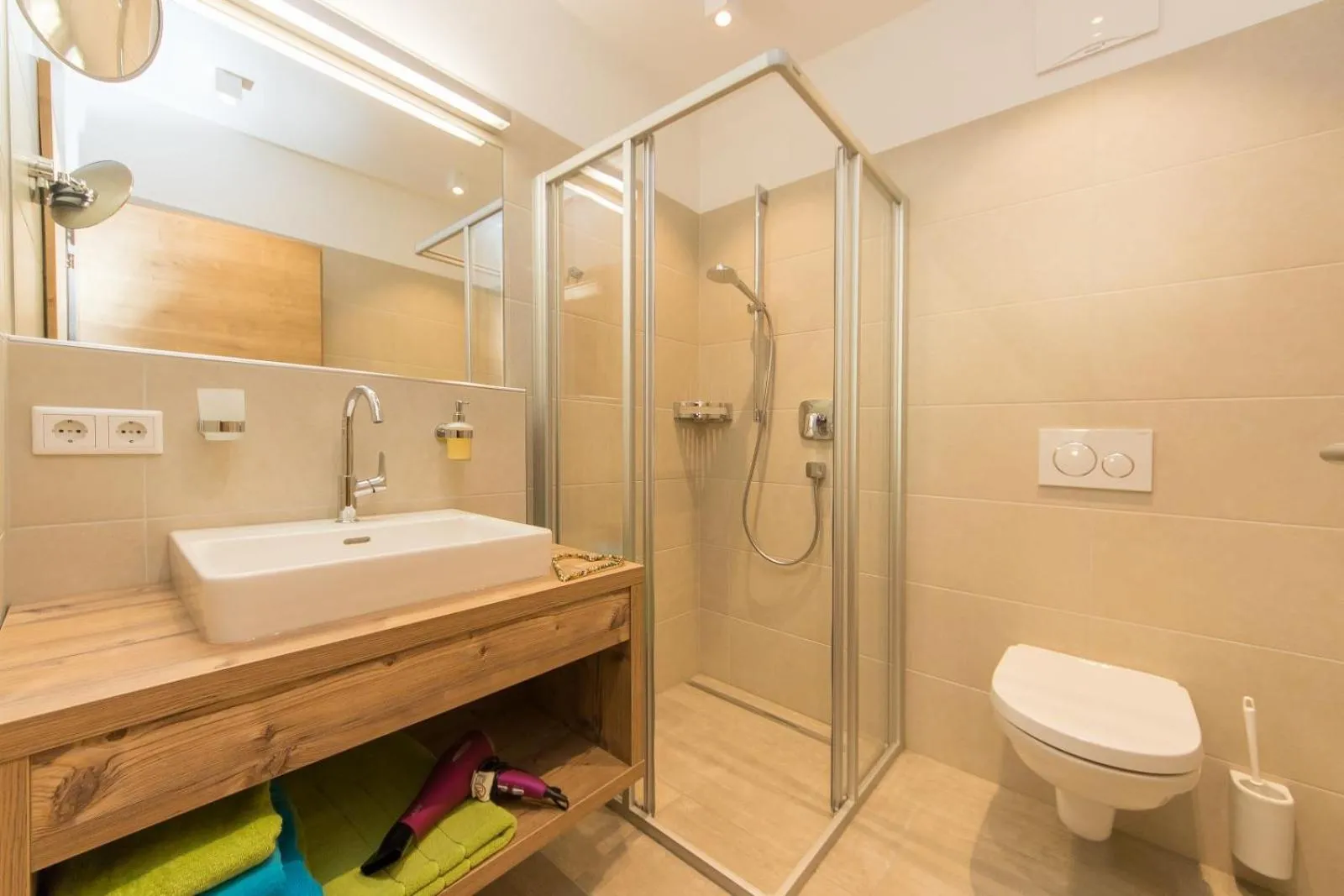 Shower in Ferienhaus Hohenwarter