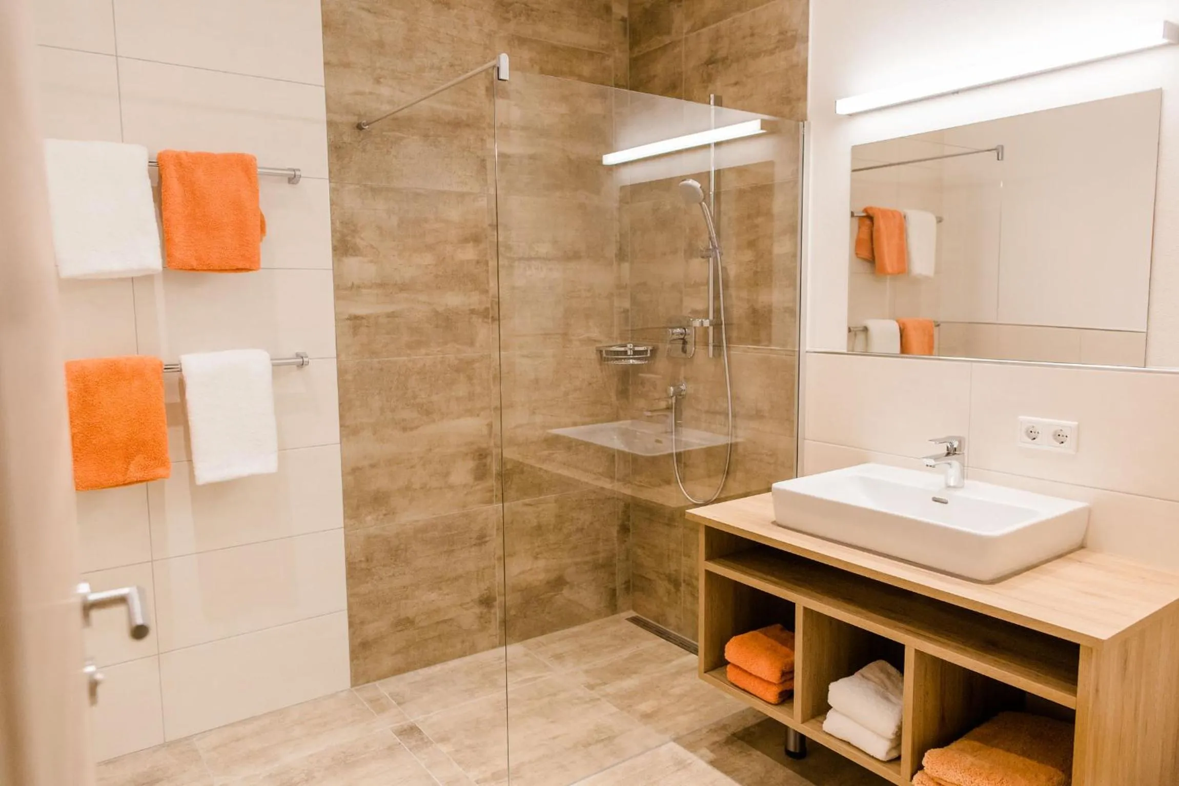 Shower in Ferienhaus Hohenwarter