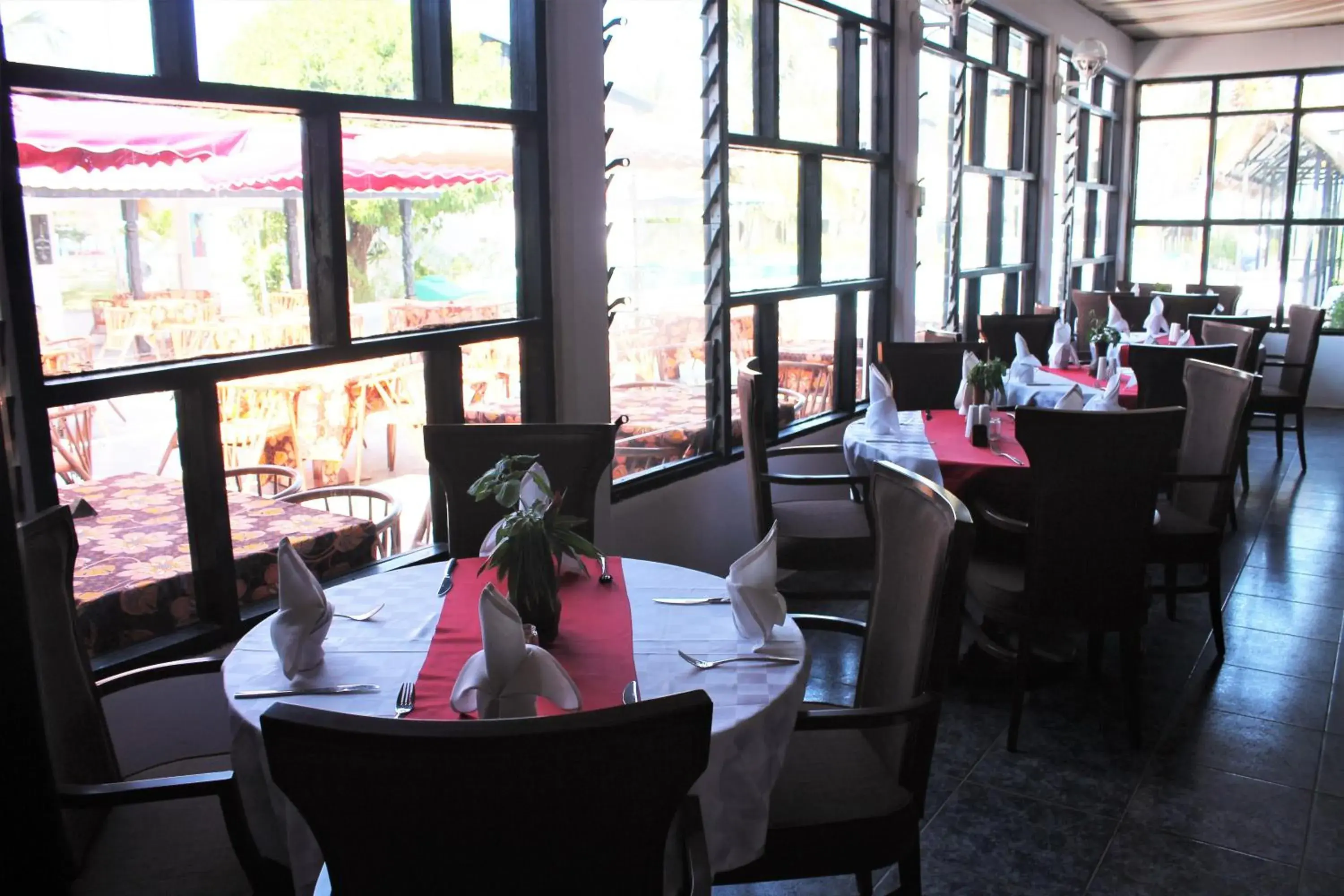 Restaurant/places to eat in Bungalow Beach Hotel Restaurant/places to eat in Bungalow Beach Hotel