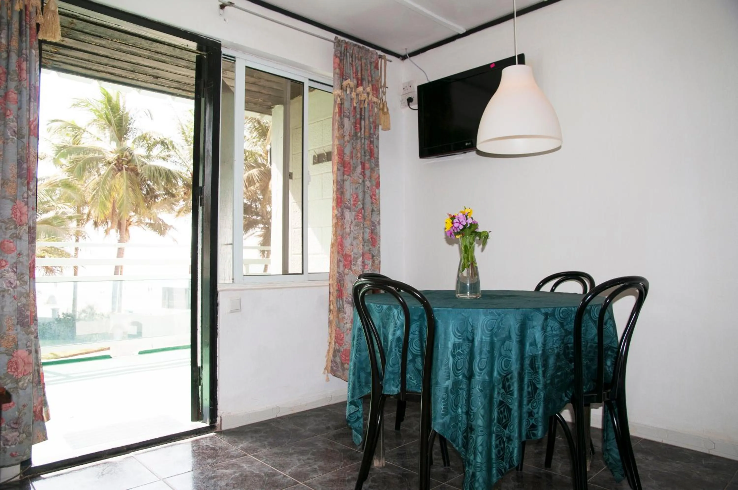 Living room in Bungalow Beach Hotel