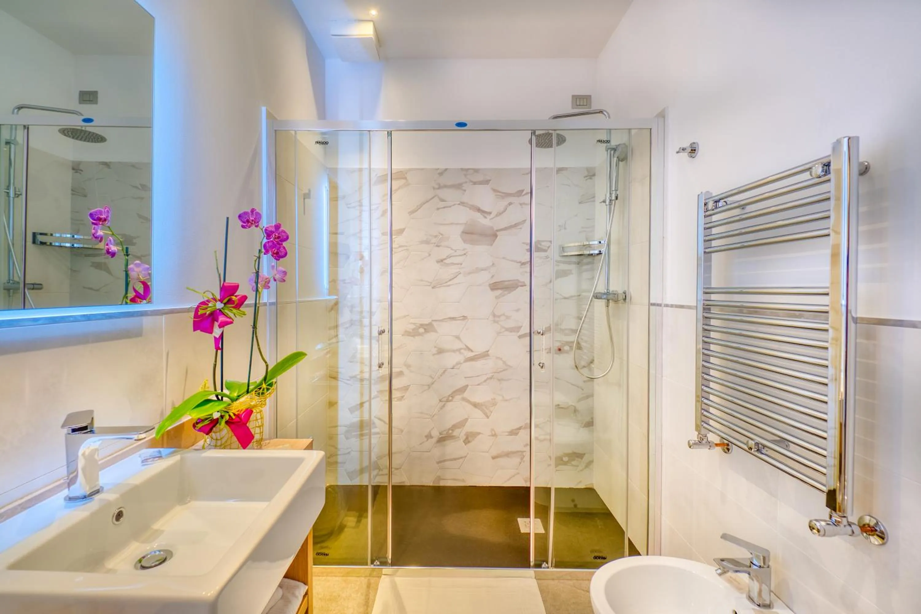 Shower in Boutique Hotel Bramante & SPA