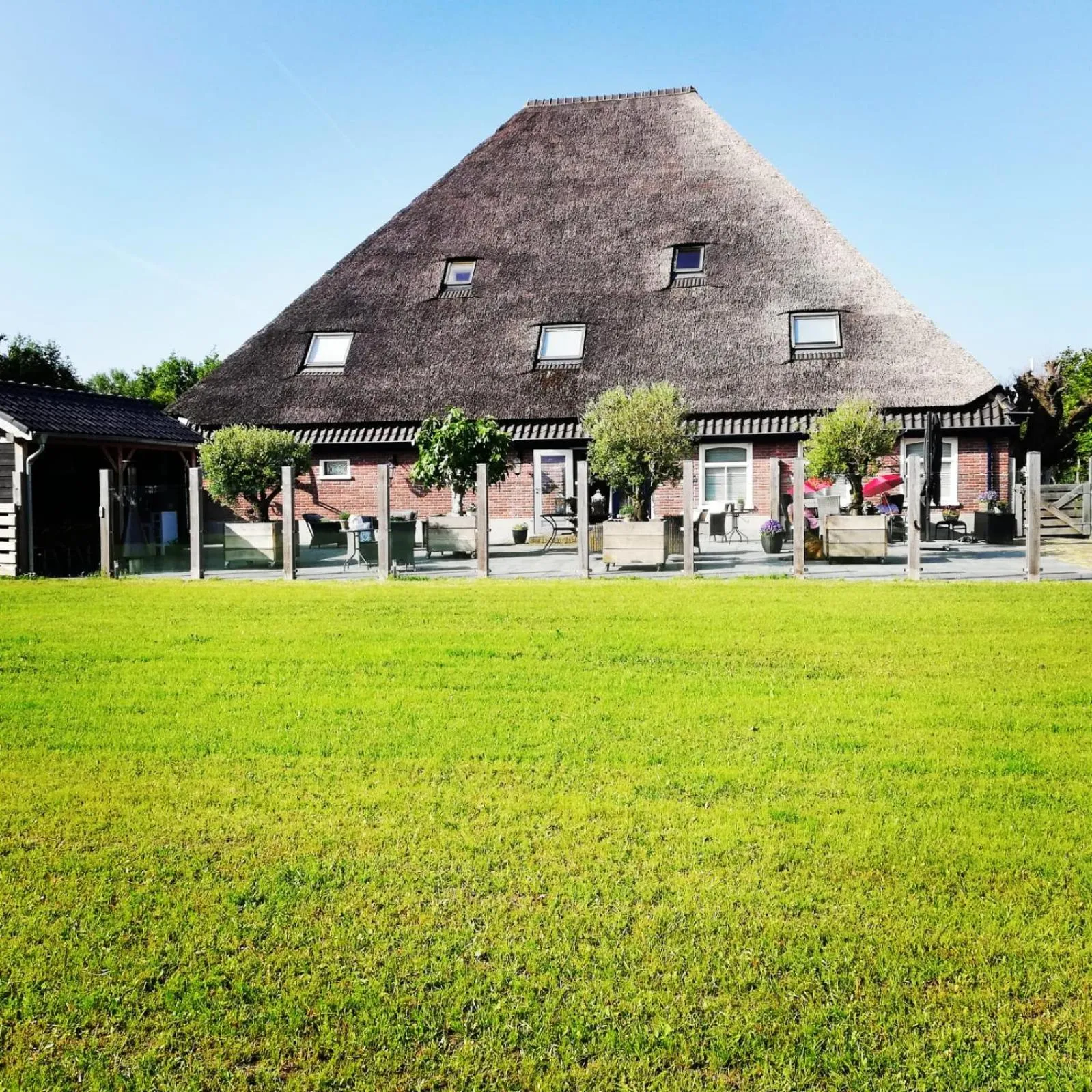 Garden in B&B Idylle aan Zee incl 2 Wellnessstudios