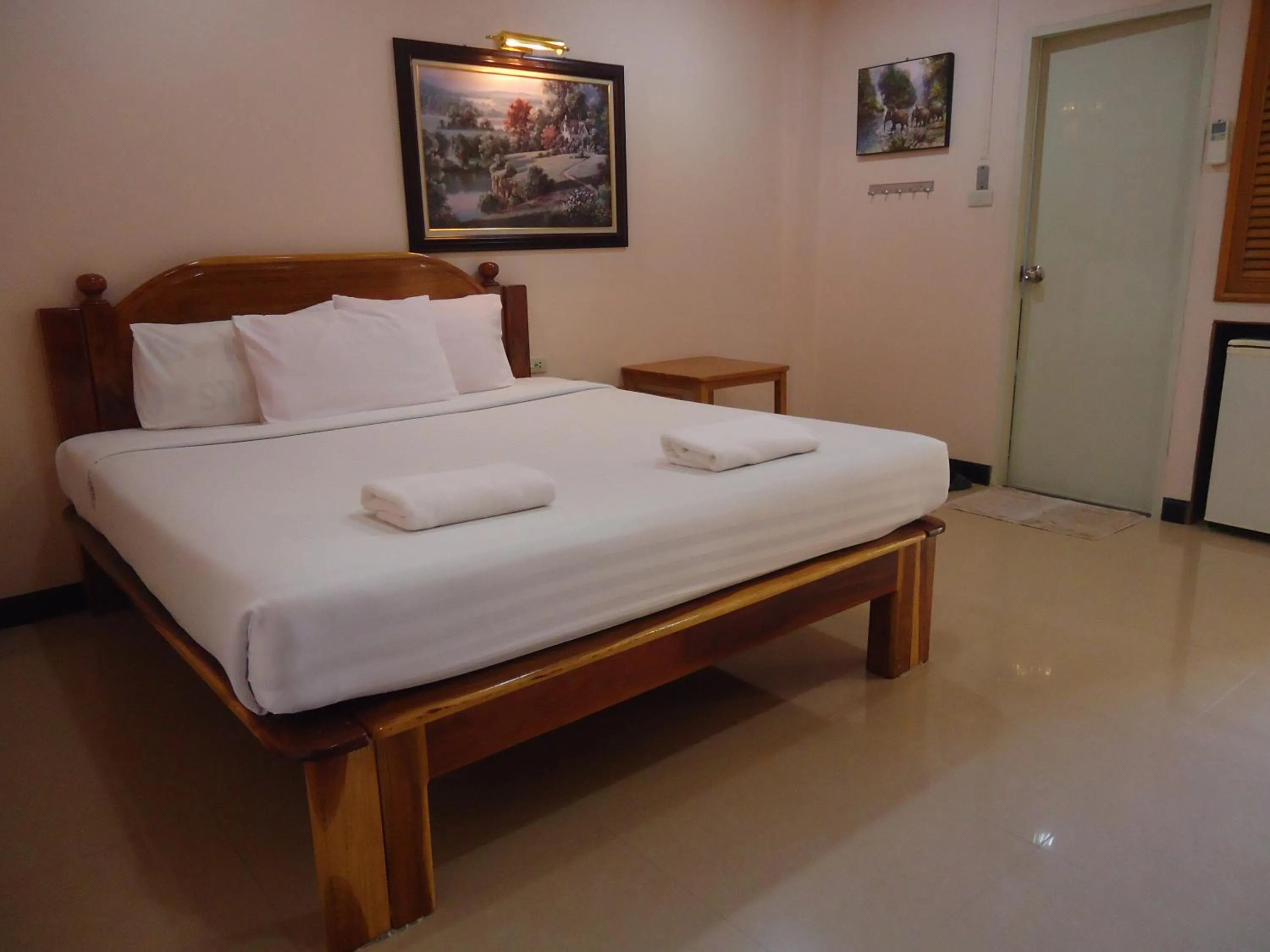 Bedroom, Bed in Phadaeng Hotel