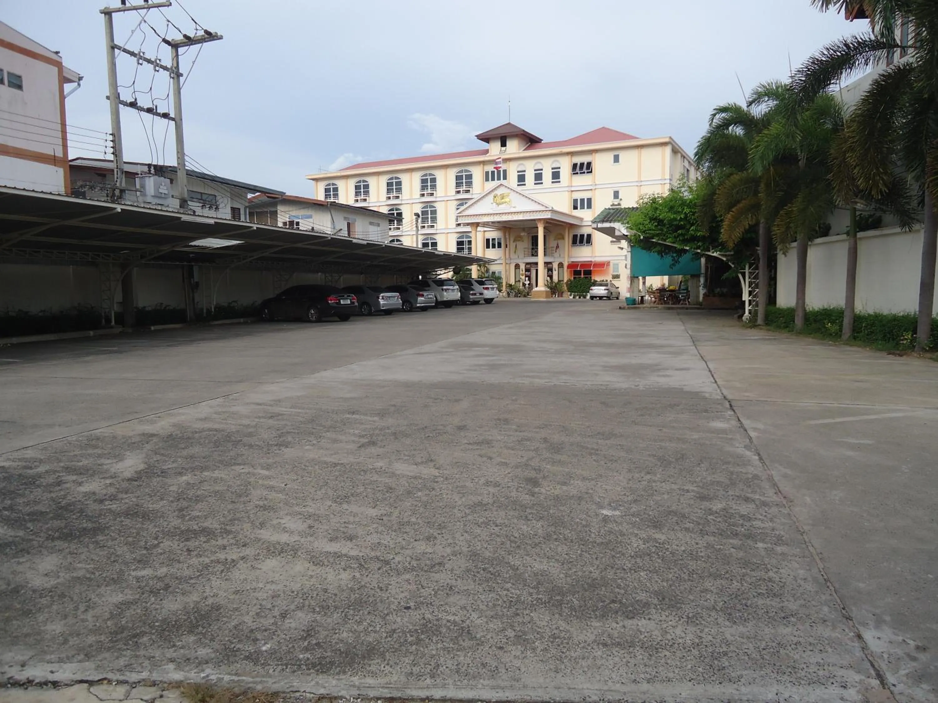 Facade/entrance in Phadaeng Hotel