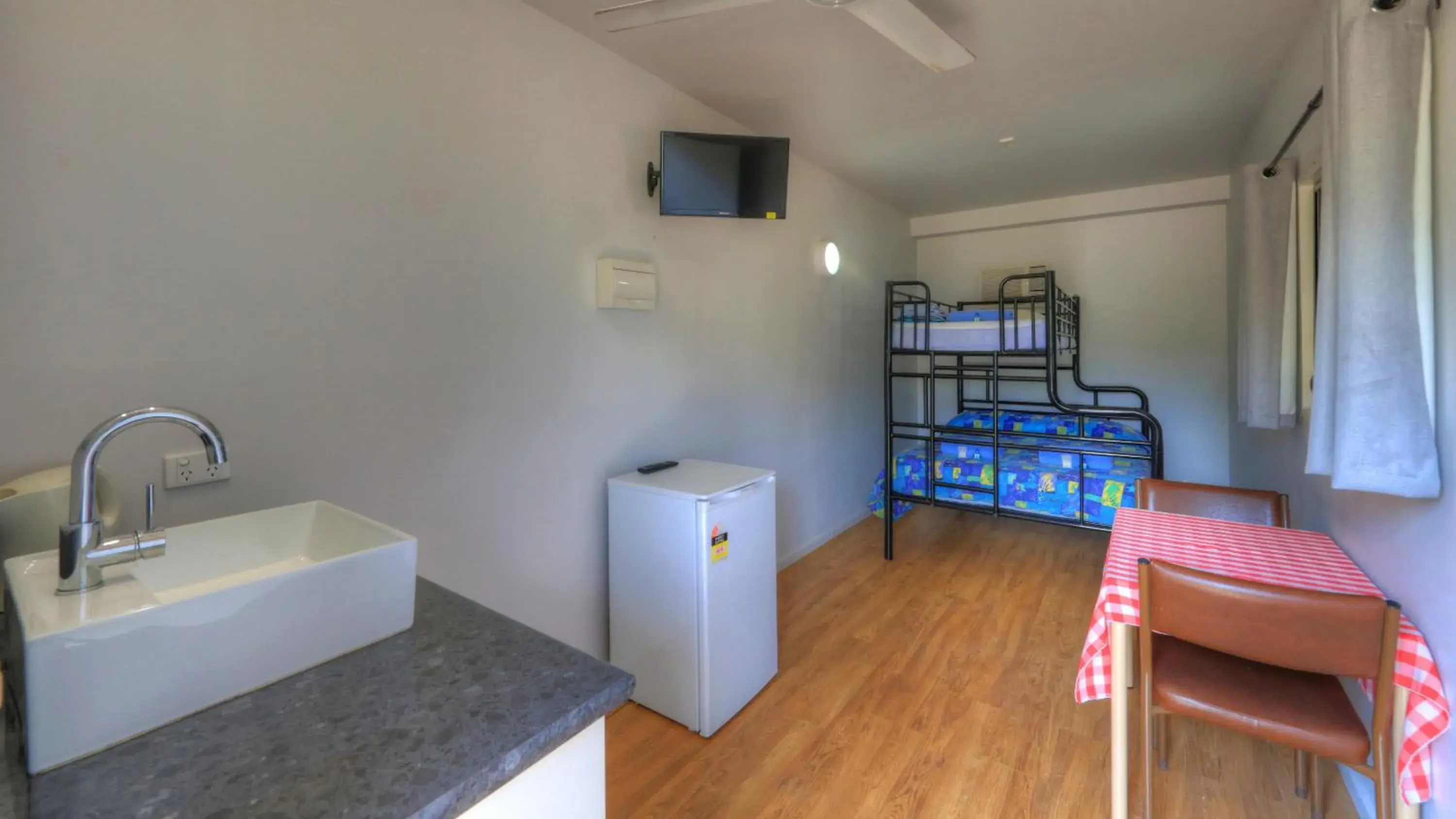 Cabin with Shared Bathroom - 4 in Batchelor Holiday Park Cabin with Shared Bathroom - 4 in Batchelor Holiday Park