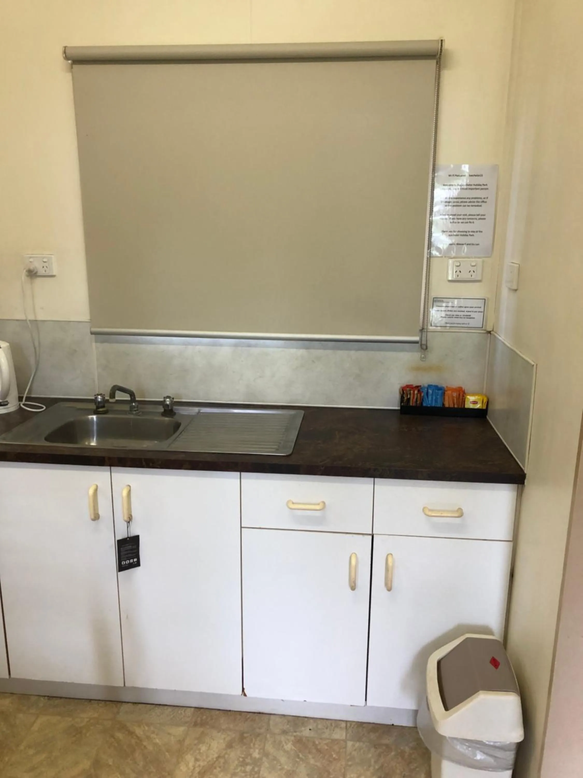 Kitchen or kitchenette in Batchelor Holiday Park