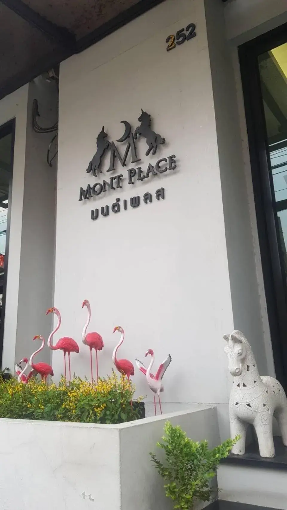 Facade/entrance in Mont Place Donmuang Facade/entrance in Mont Place Donmuang