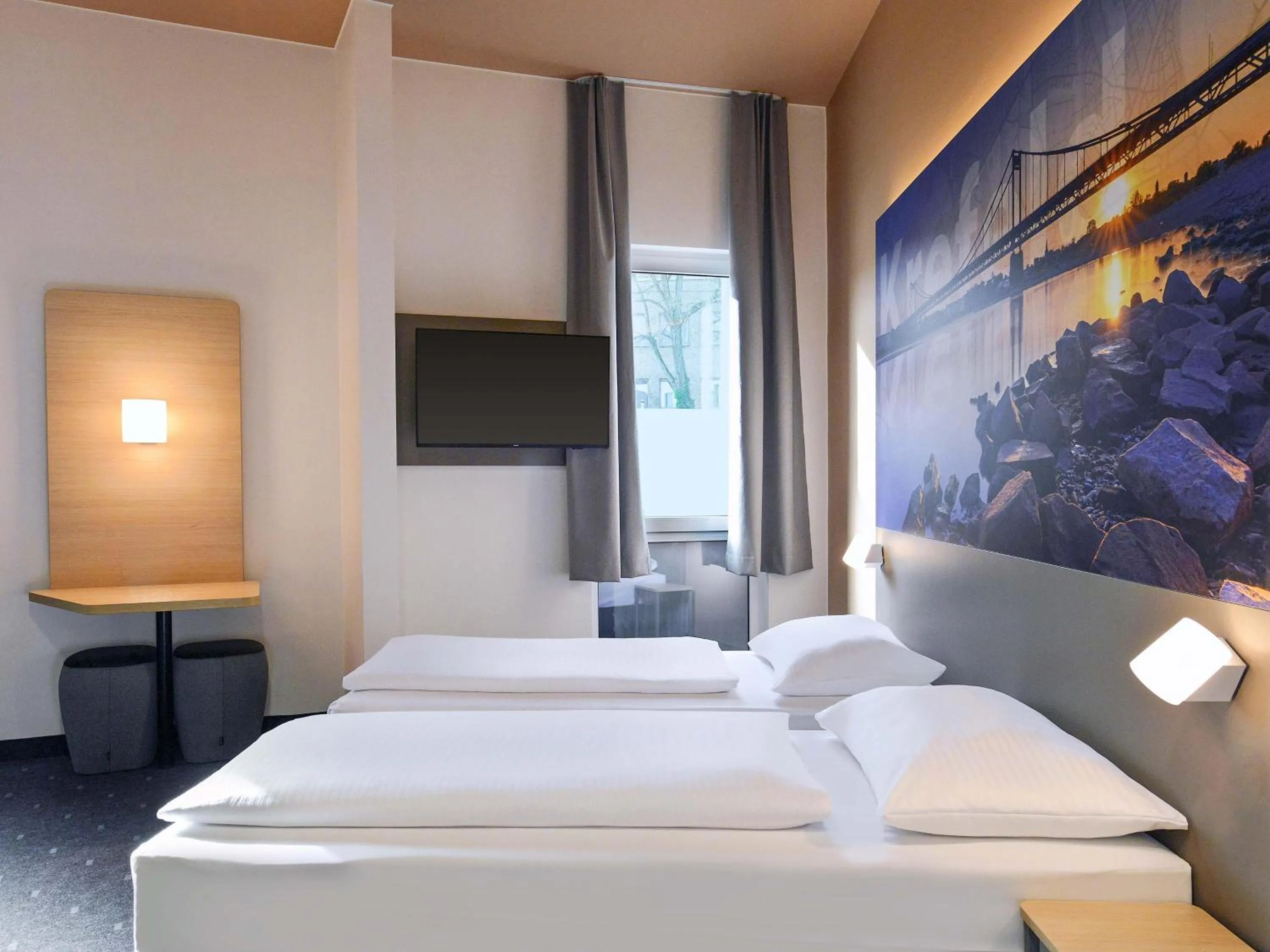 Photo of the whole room, Bed in B&B Hotel Krefeld-City