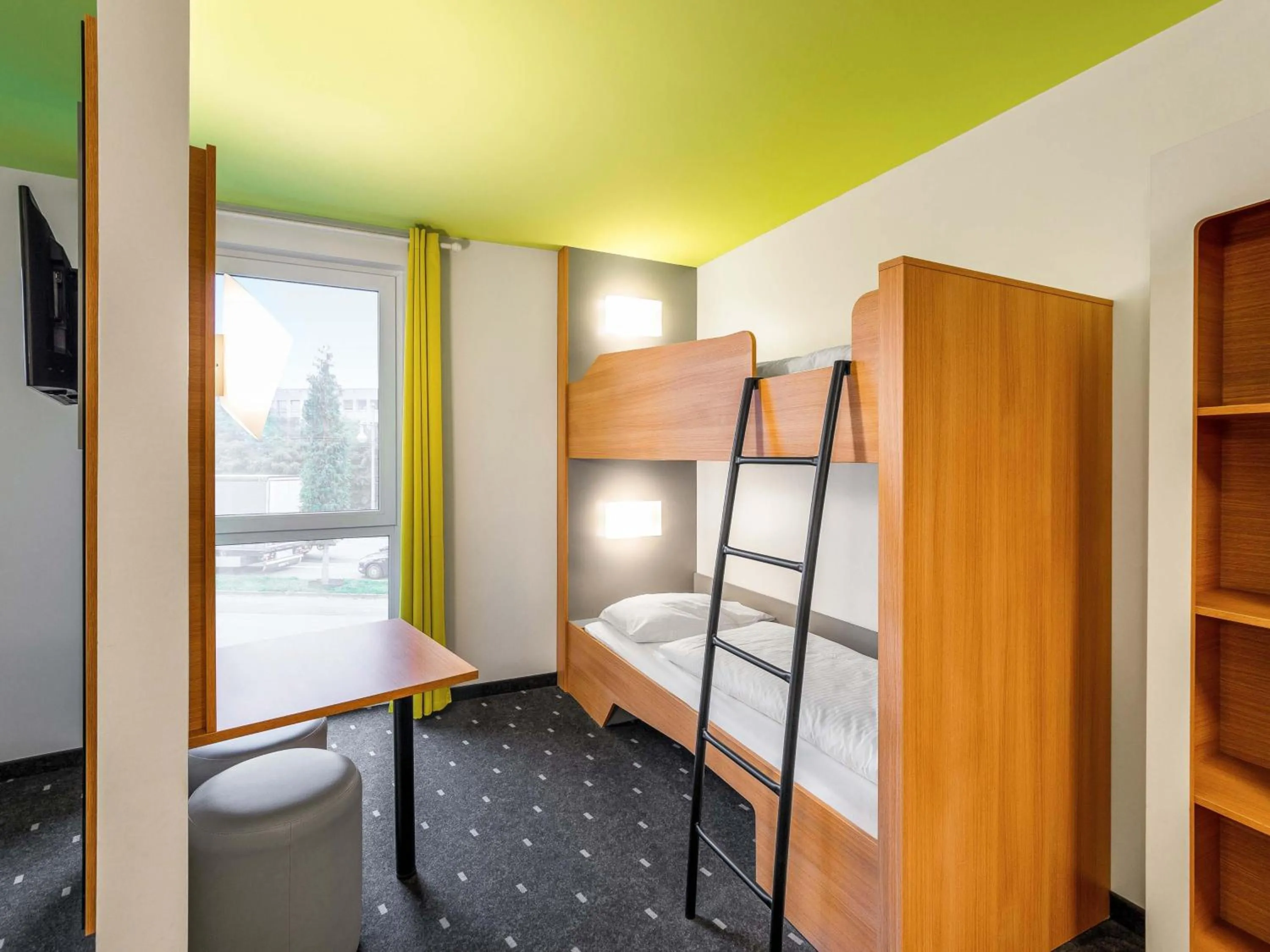 Photo of the whole room, Bed in B&B Hotel Krefeld-City