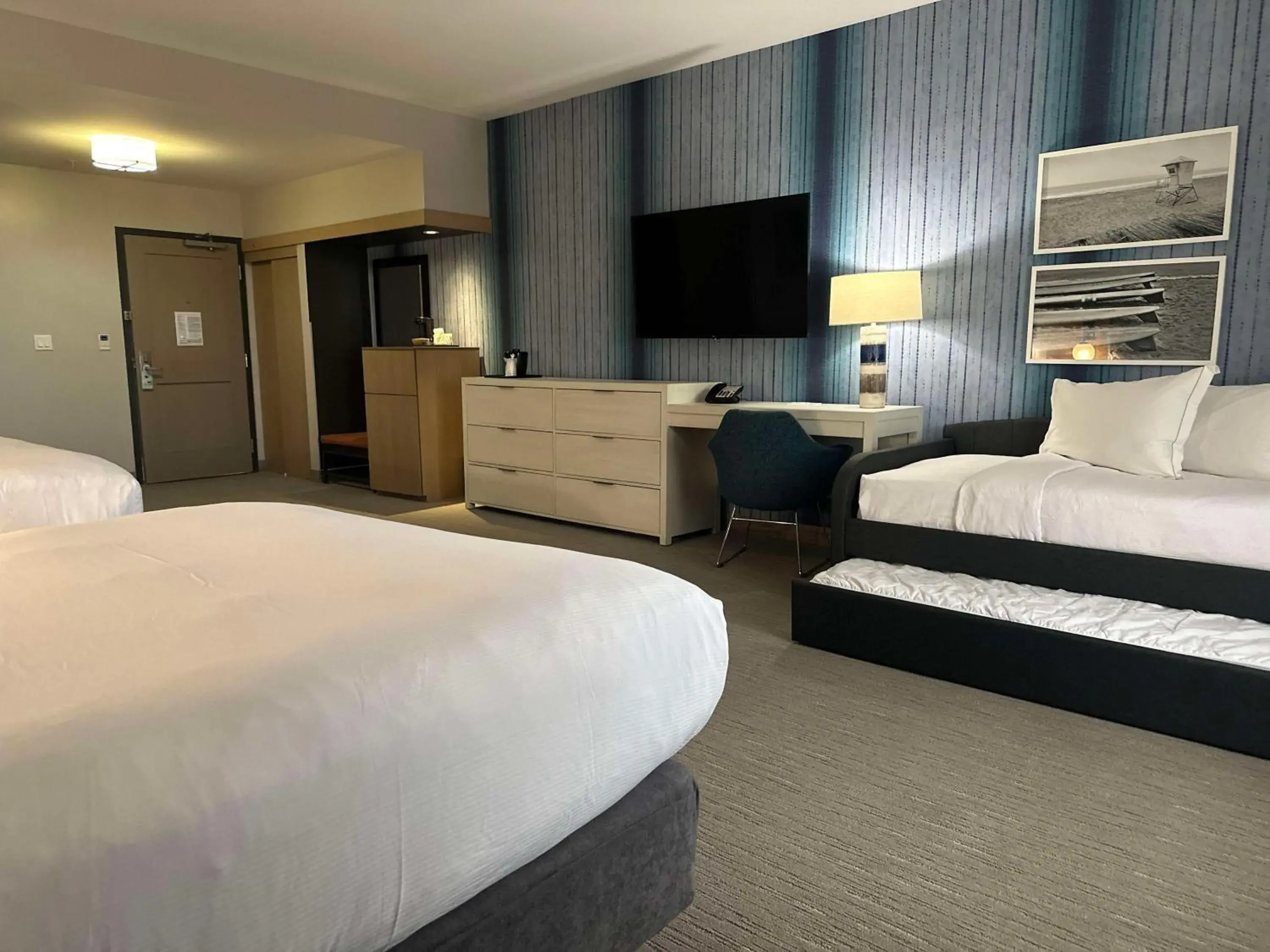 Queen Family Studio with Daybed and Trundle in SunCoast Hotel Anaheim, Tapestry Collection by Hilton Queen Family Studio with Daybed and Trundle in SunCoast Hotel Anaheim, Tapestry Collection by Hilton