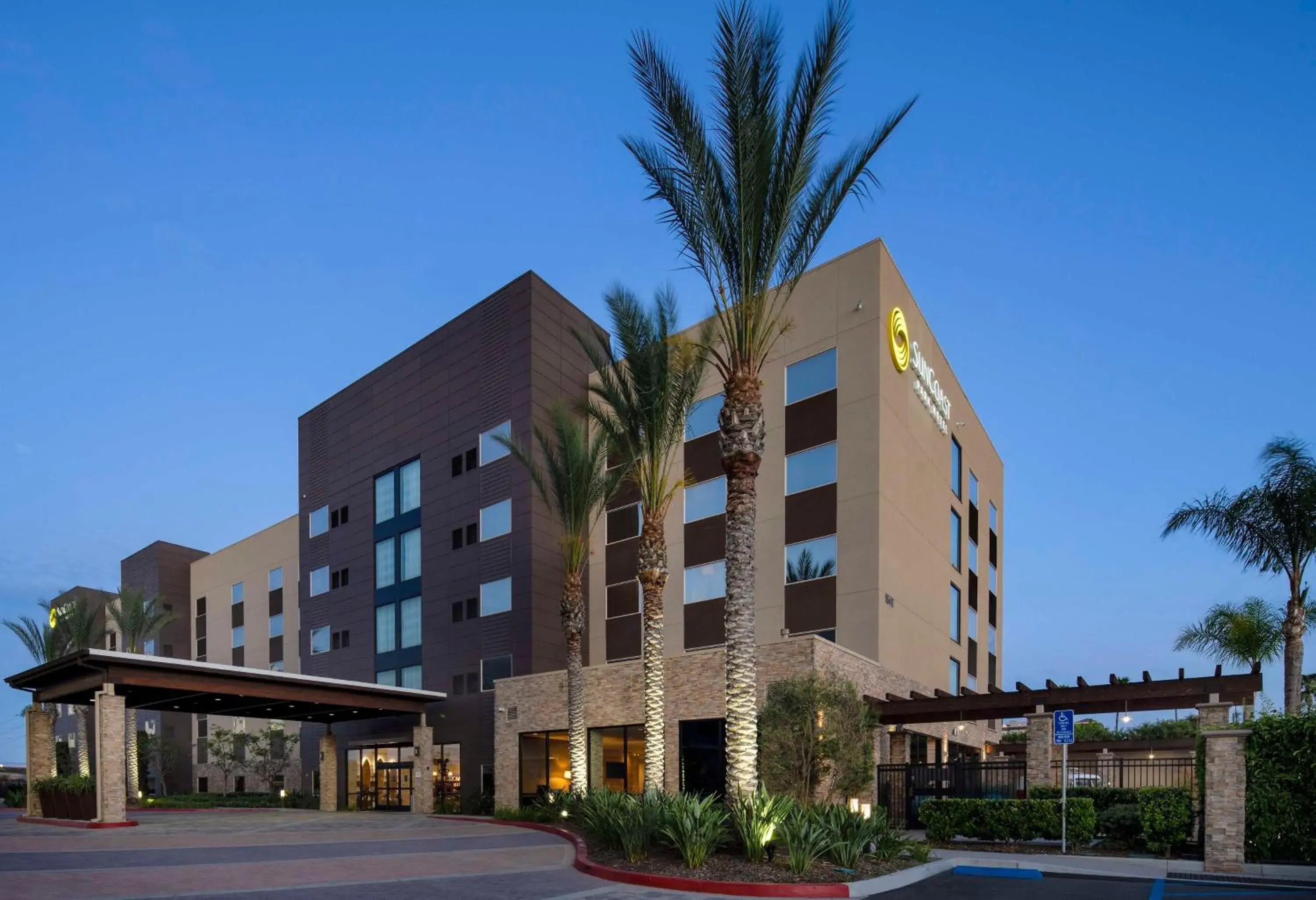 Property building in SunCoast Hotel Anaheim, Tapestry Collection by Hilton Property building in SunCoast Hotel Anaheim, Tapestry Collection by Hilton