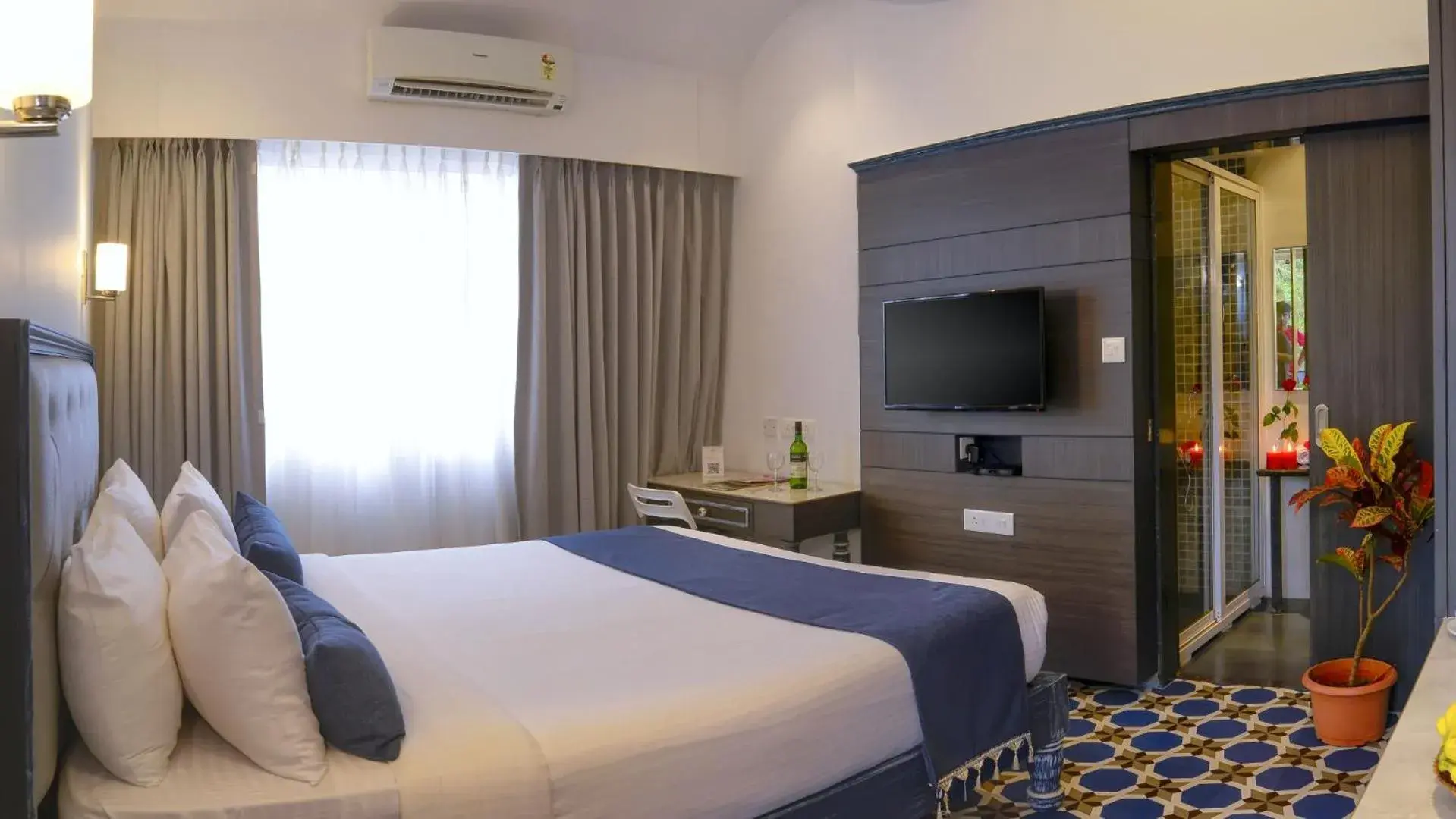 TV and multimedia, Bed in TreeHouse Nova TV and multimedia, Bed in TreeHouse Nova