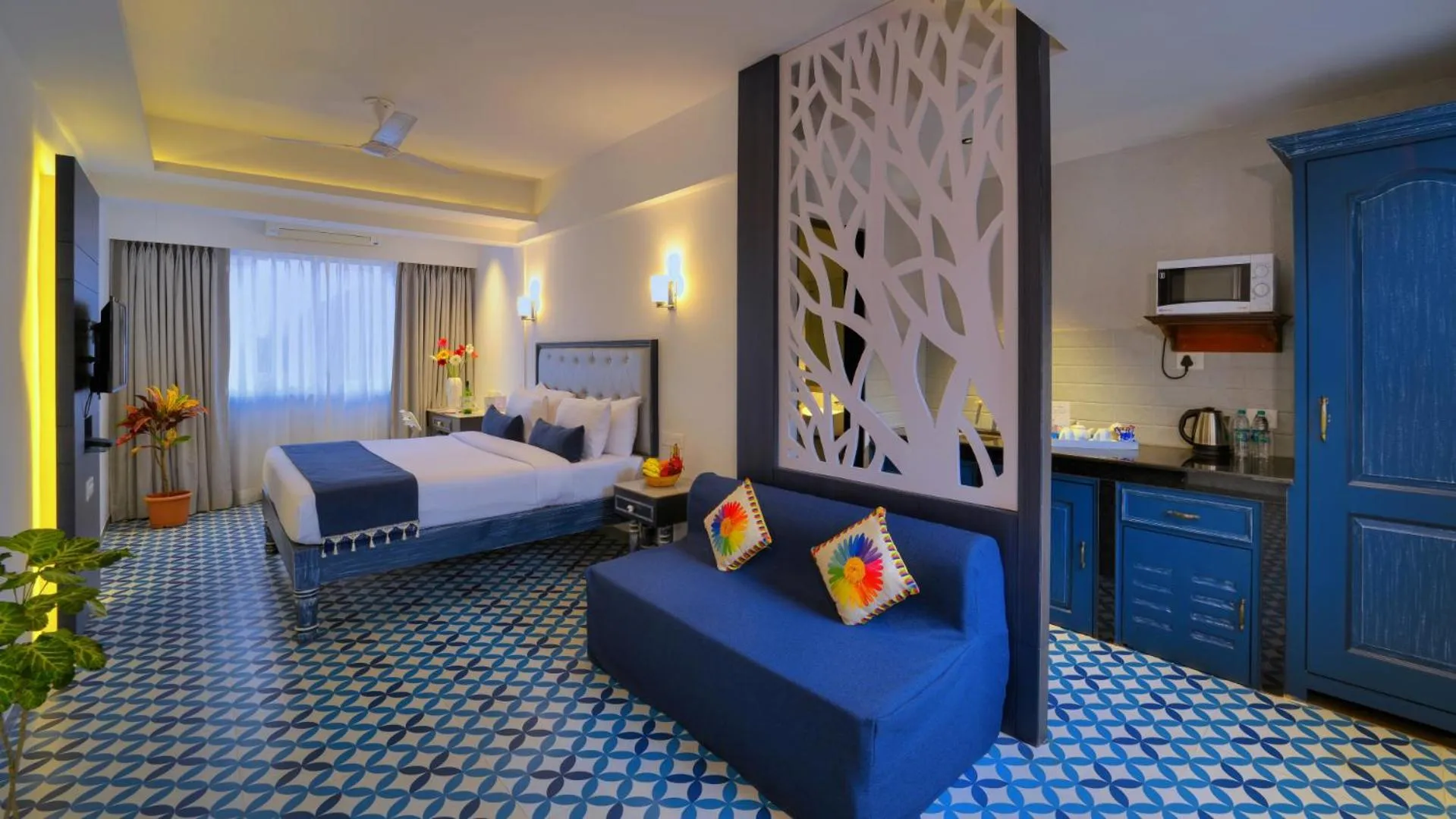 Photo of the whole room, Bed in TreeHouse Nova