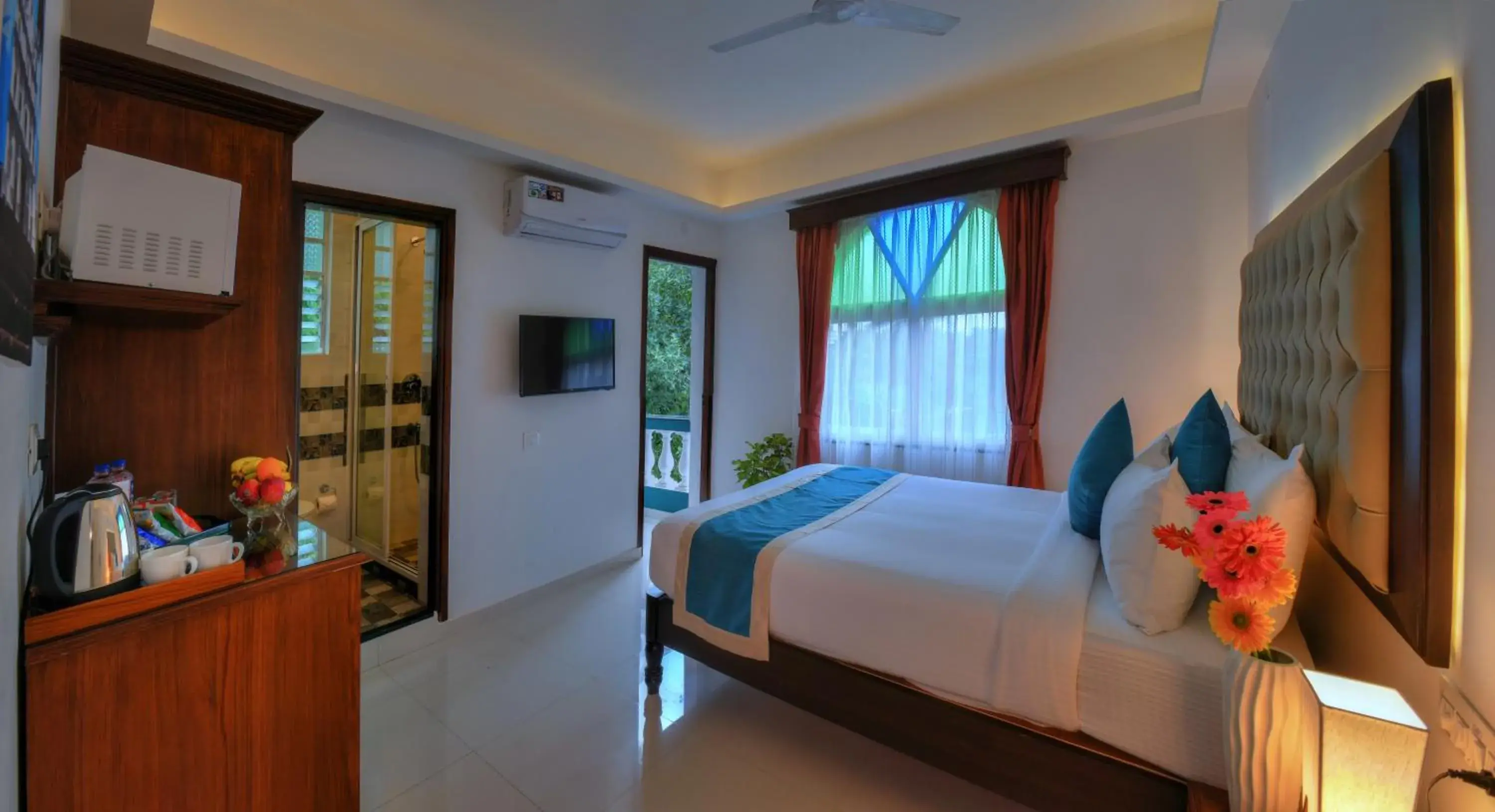 TV and multimedia, Bed in TreeHouse Nova TV and multimedia, Bed in TreeHouse Nova