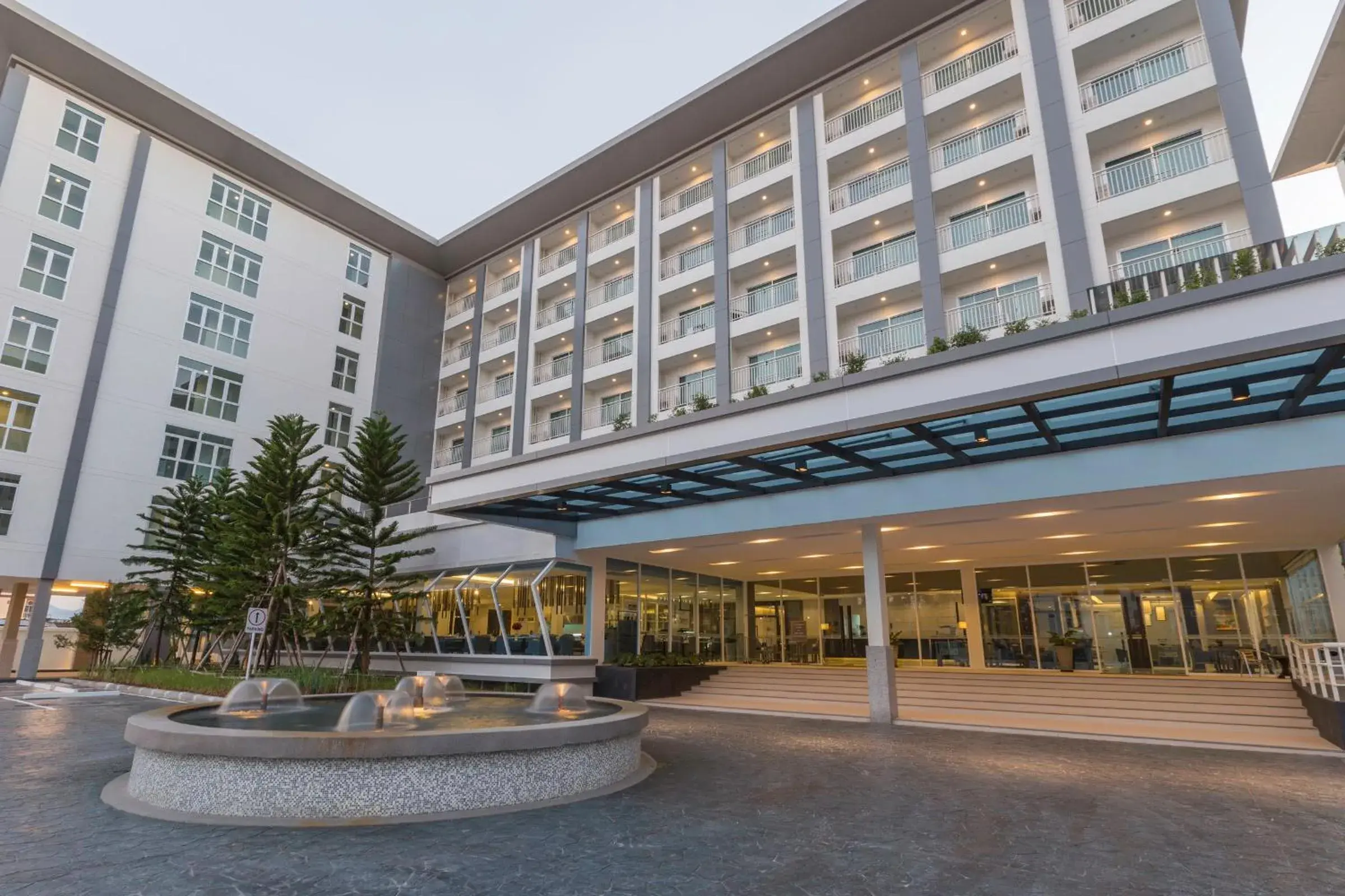 Facade/entrance in Kantary Hotel And Serviced Apartment, Amata, Bangpakong Facade/entrance in Kantary Hotel And Serviced Apartment, Amata, Bangpakong