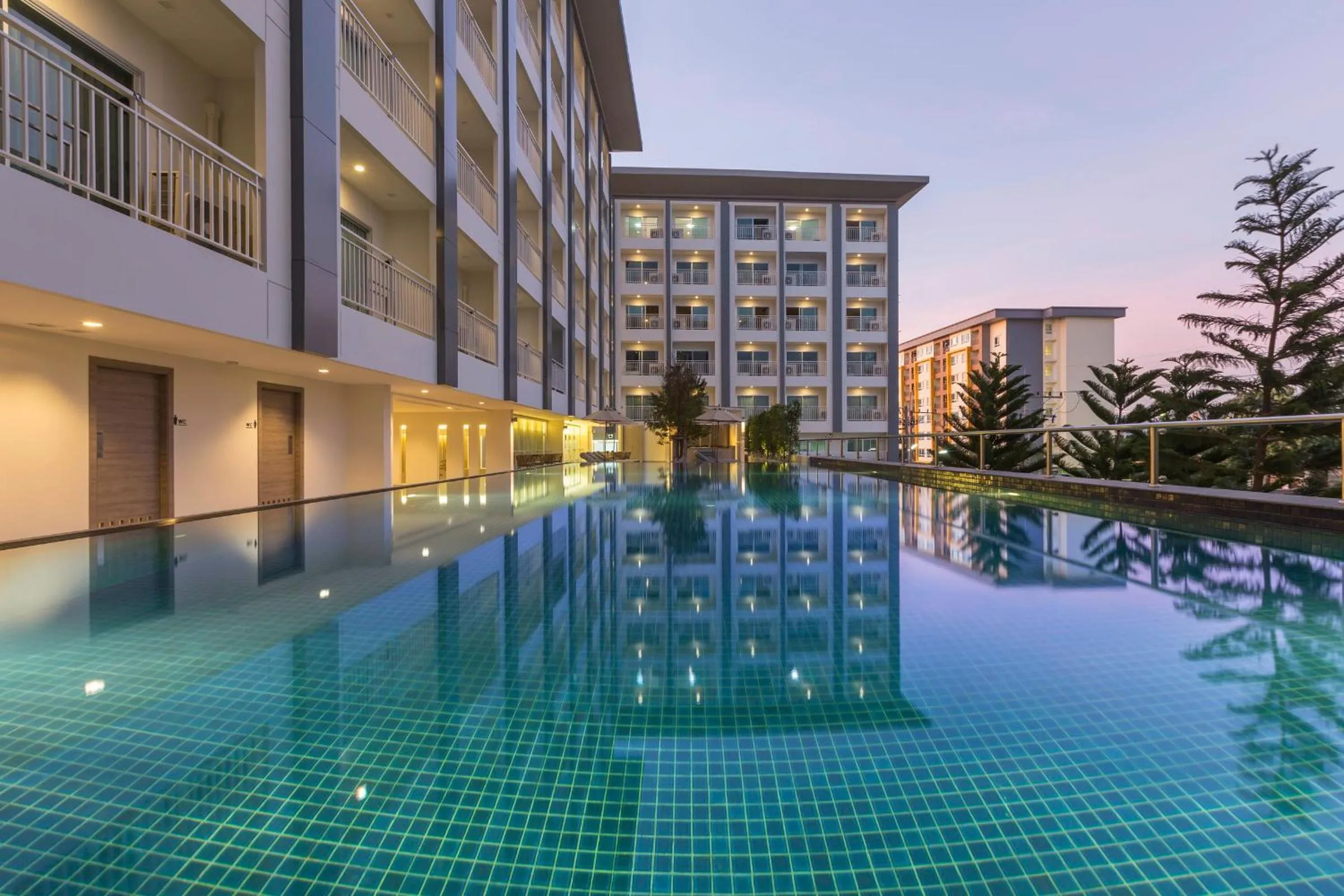 Swimming pool in Kantary Hotel And Serviced Apartment, Amata, Bangpakong