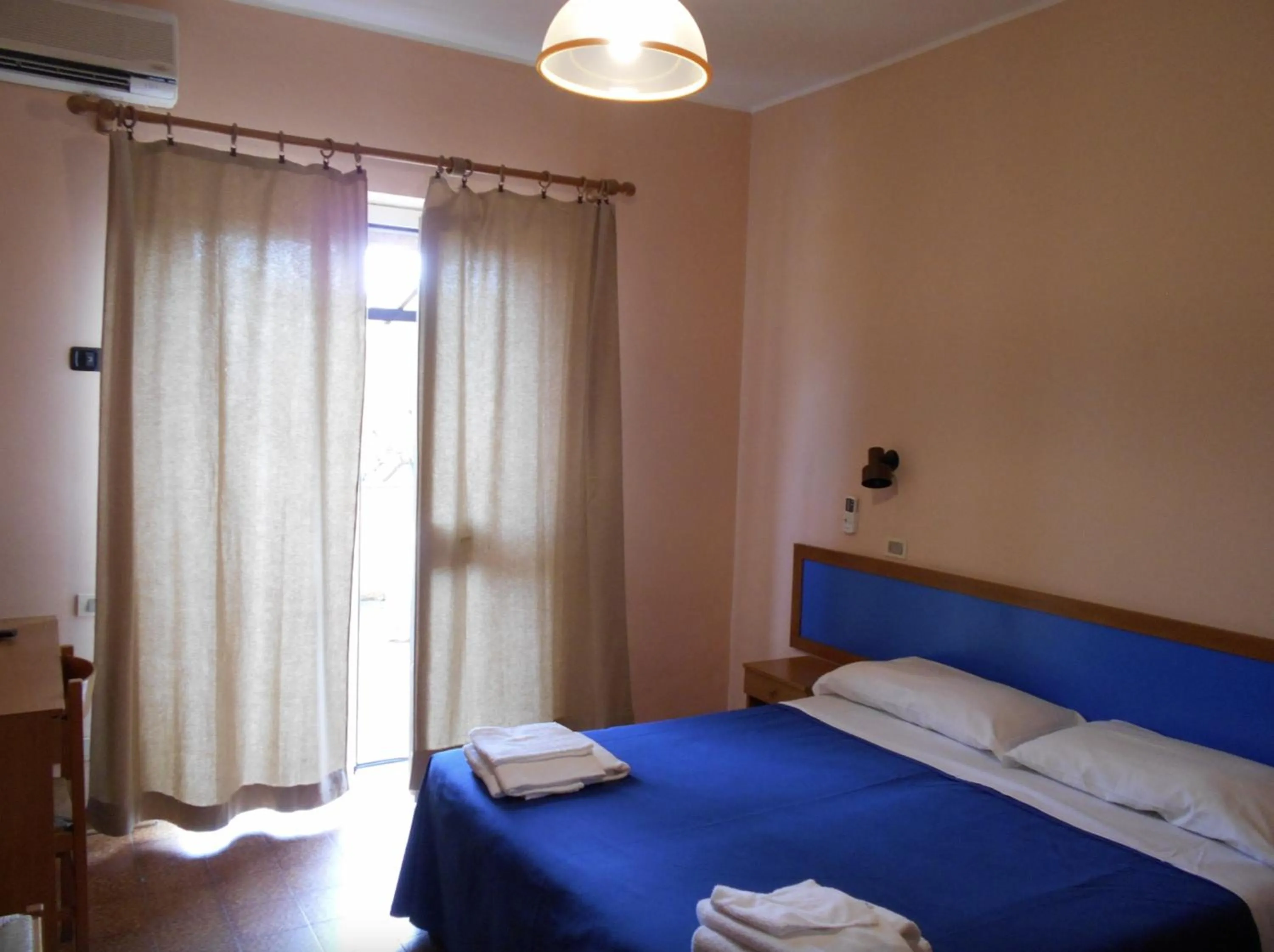 Bedroom, Bed in La Feluca