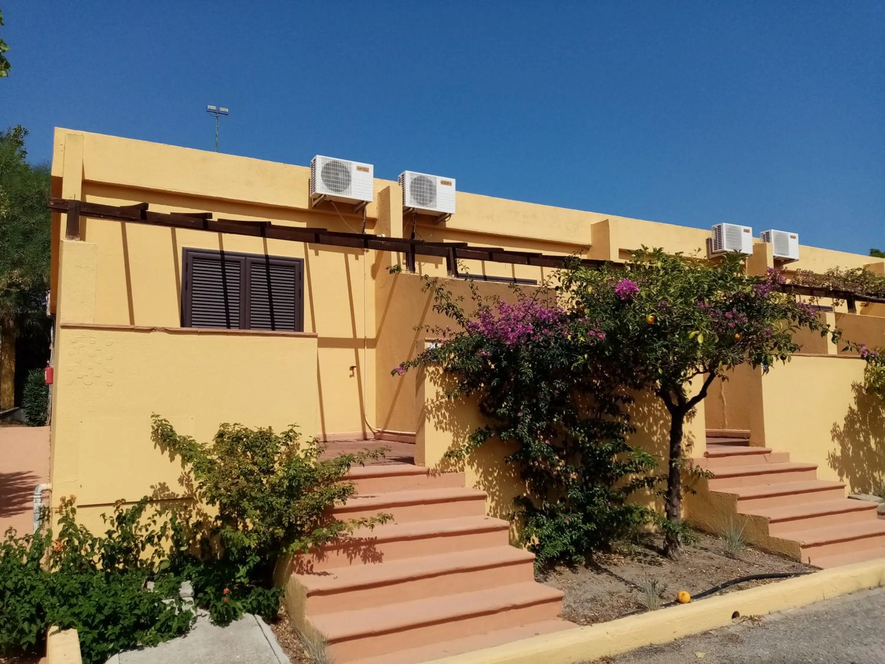 Property building in La Feluca