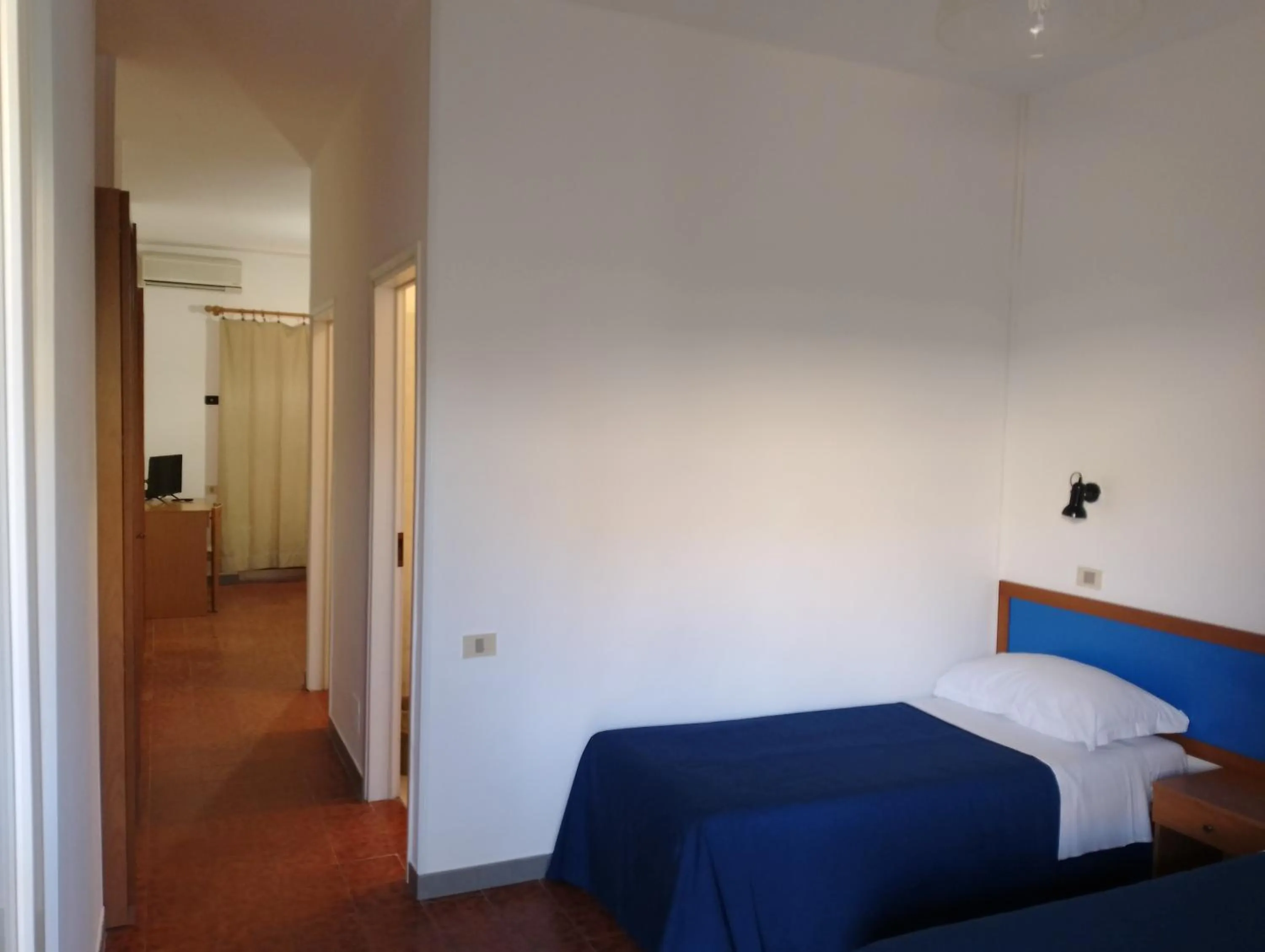Photo of the whole room, Bed in La Feluca