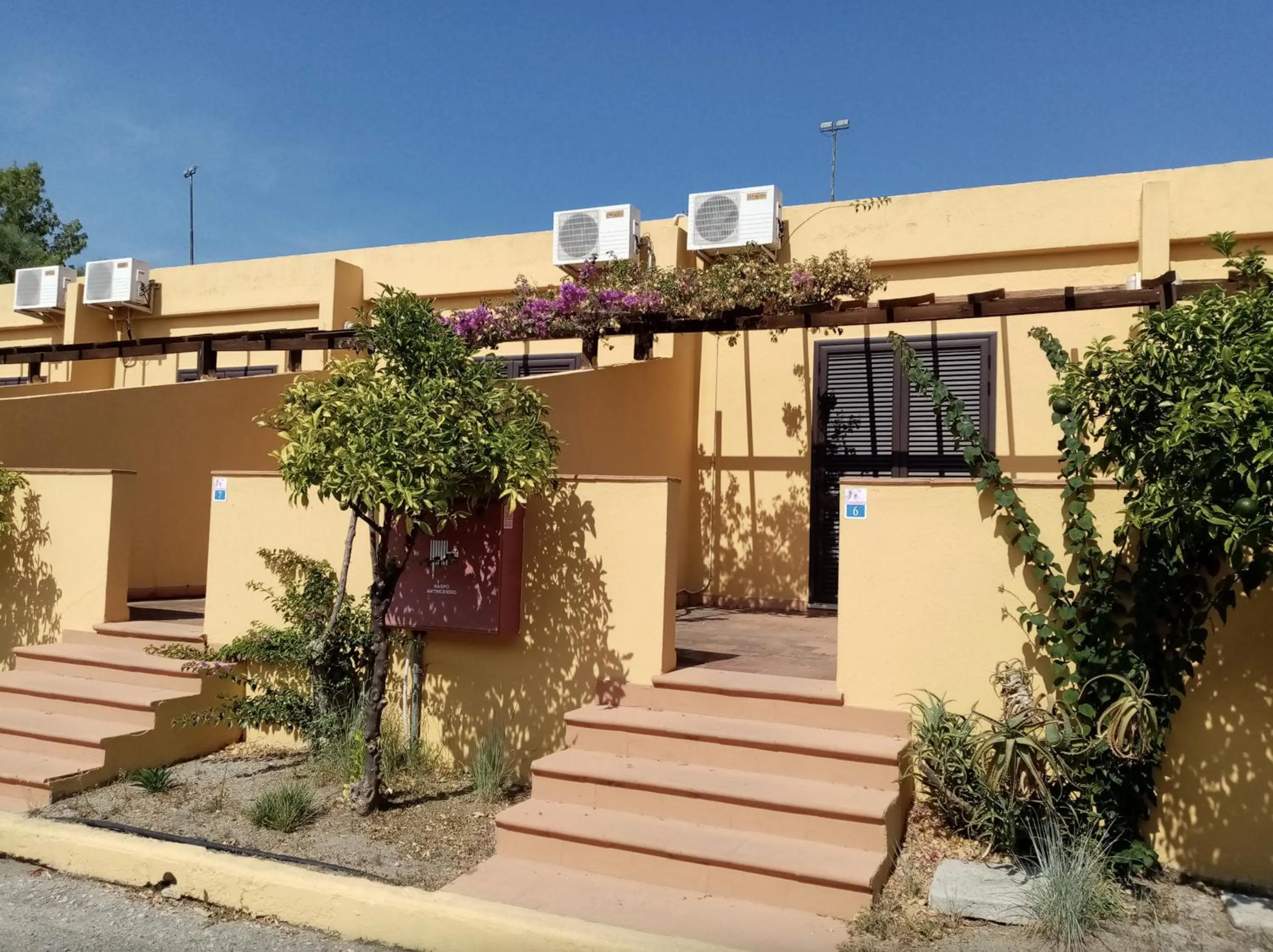 Property building in La Feluca