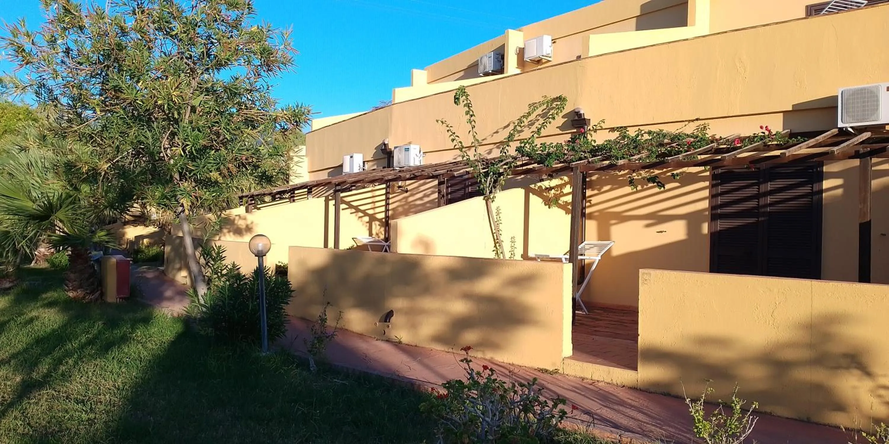 Property building in La Feluca