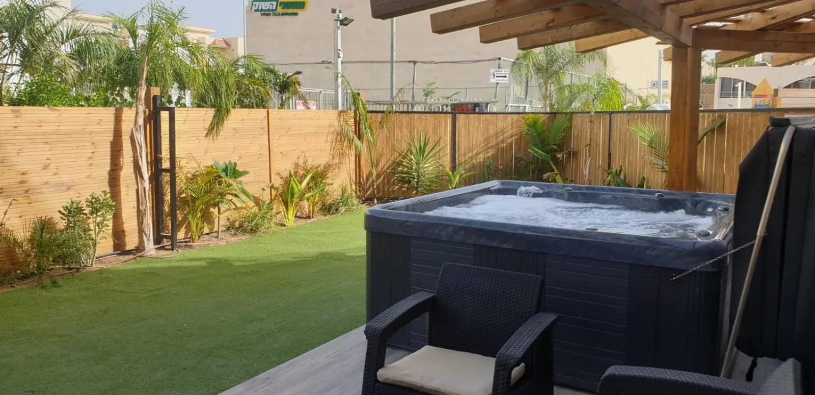 Avshalom Holiday Apartments