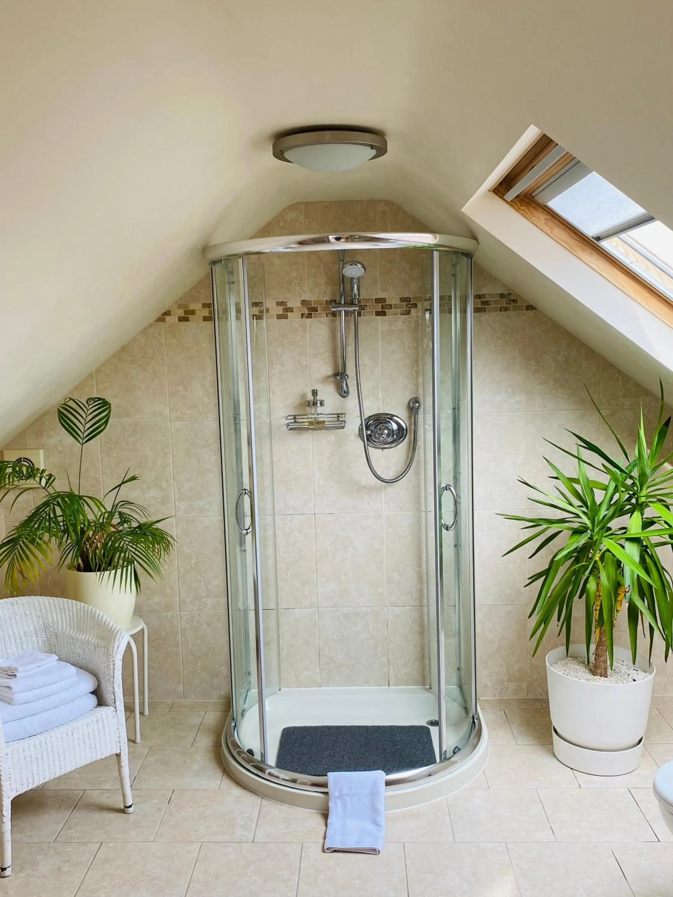 Bathroom in Mooredge - Room only