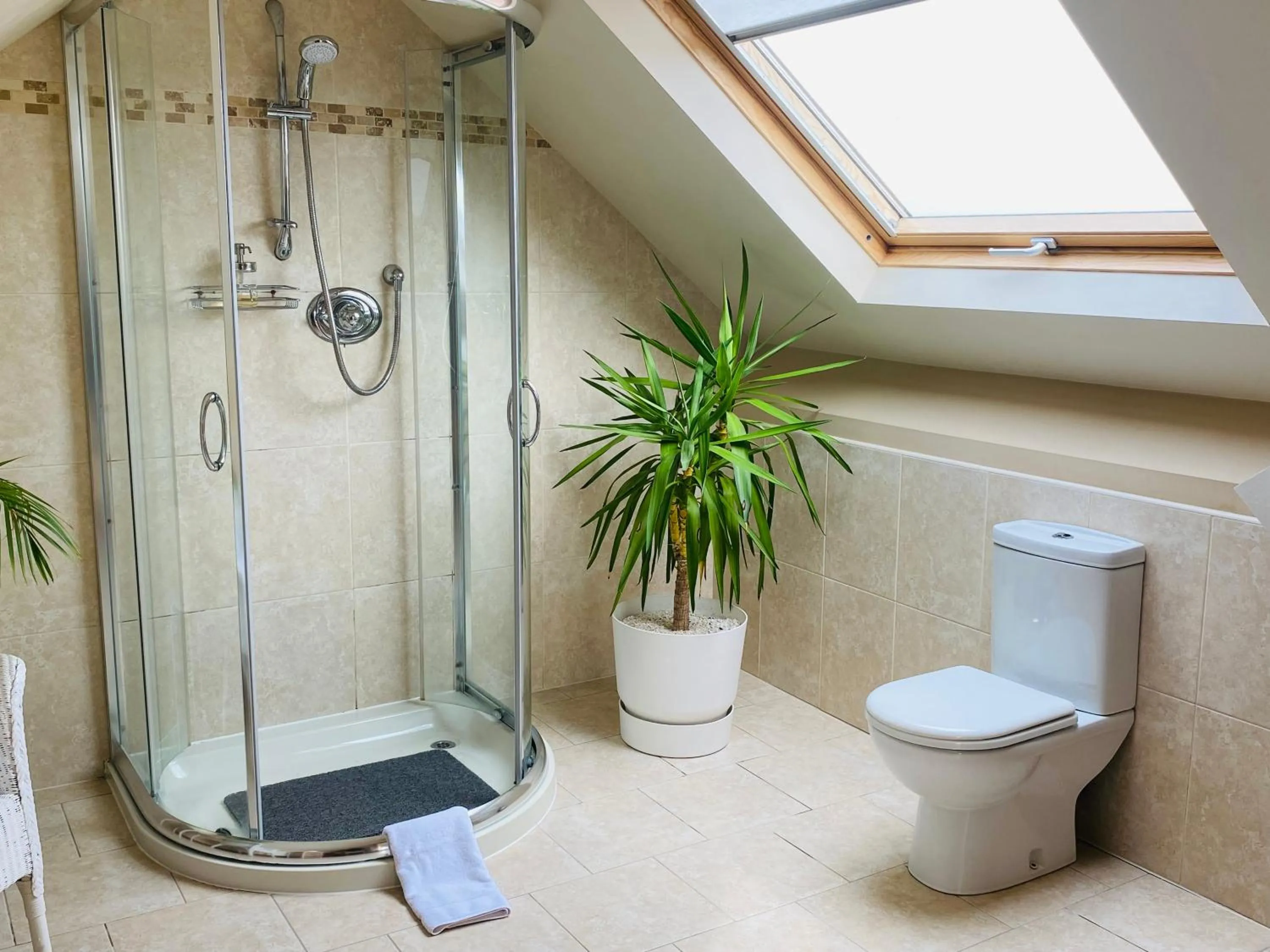 Bathroom in Mooredge - Room only