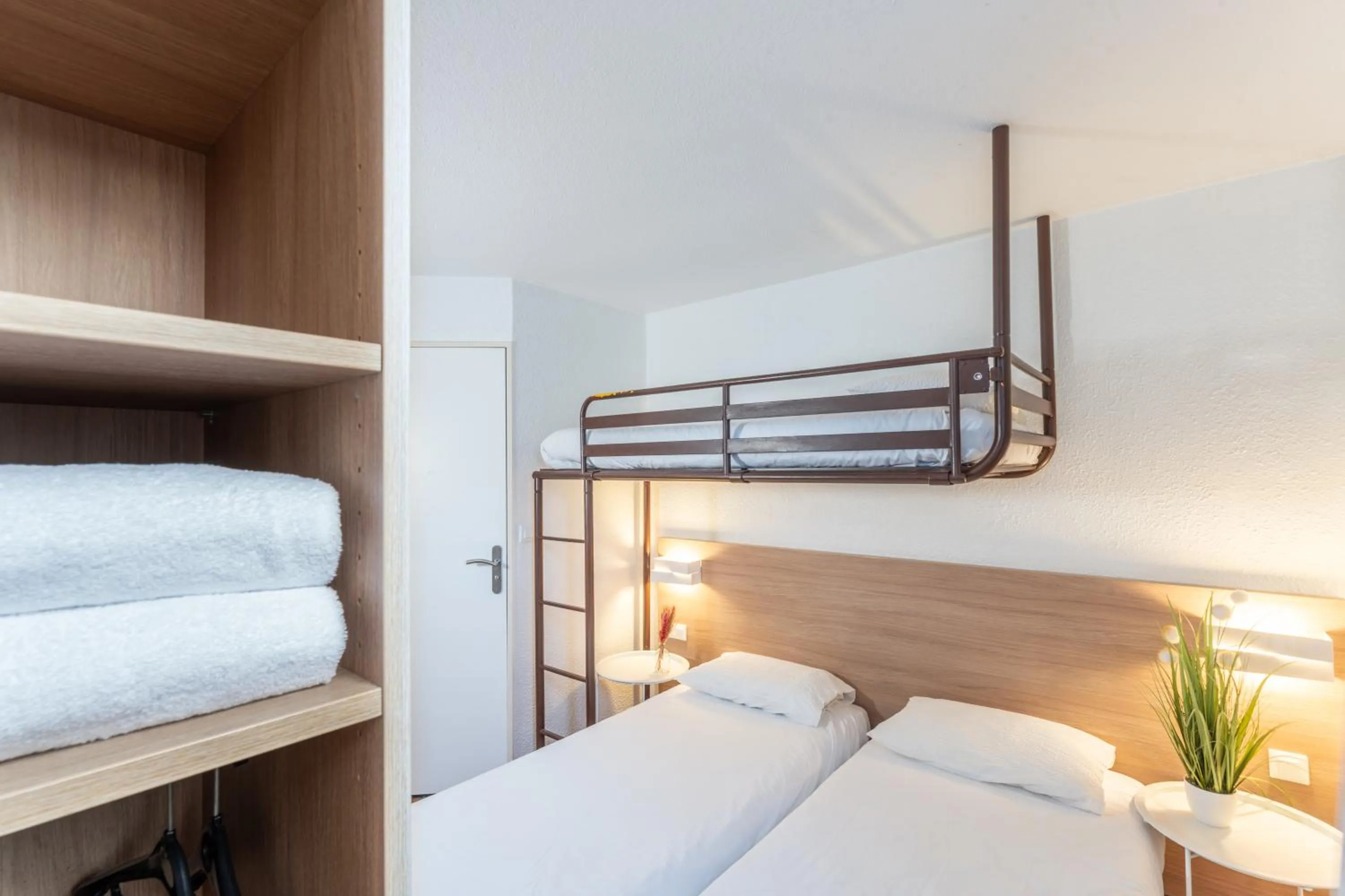 Bed in Brit Hotel Essentiel Tours Nord