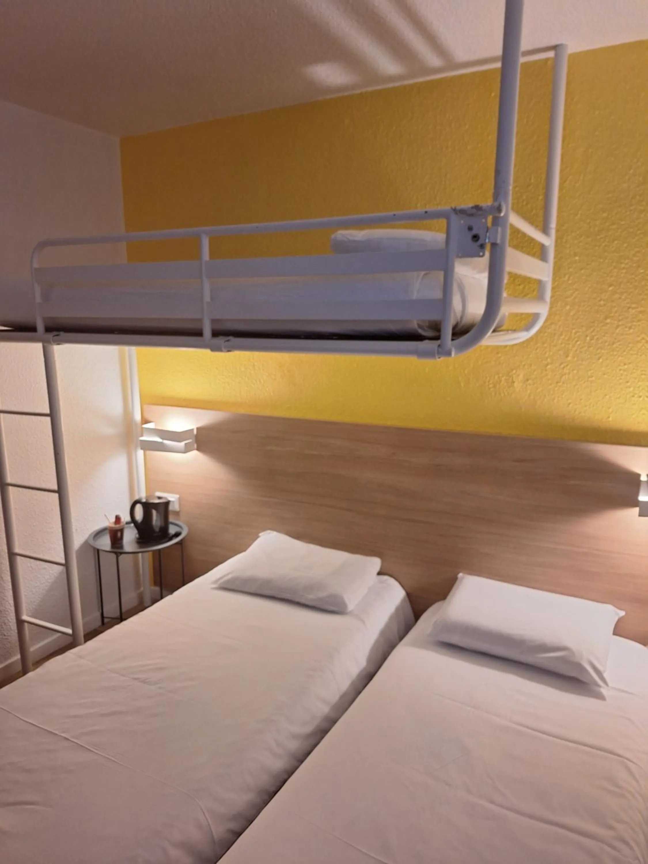 Bed in Brit Hotel Essentiel Tours Nord